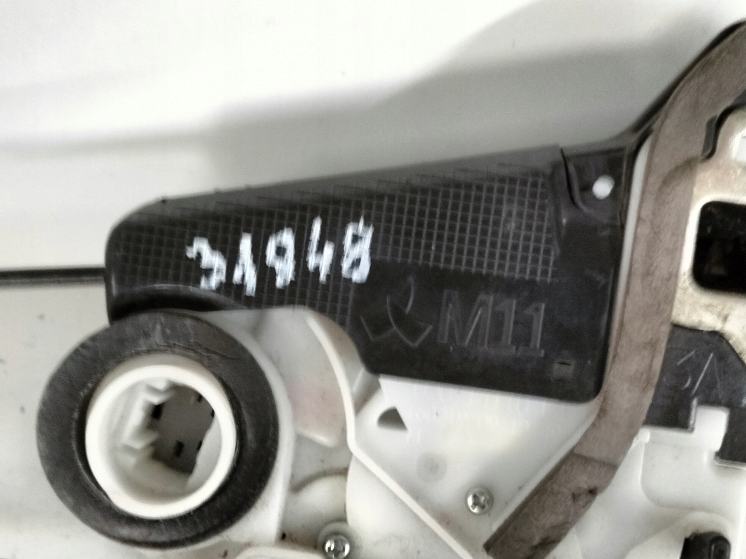 ZÁMOK PRAVÝCH ZADNÝCH DVERÍ TOYOTA YARIS III 13-17