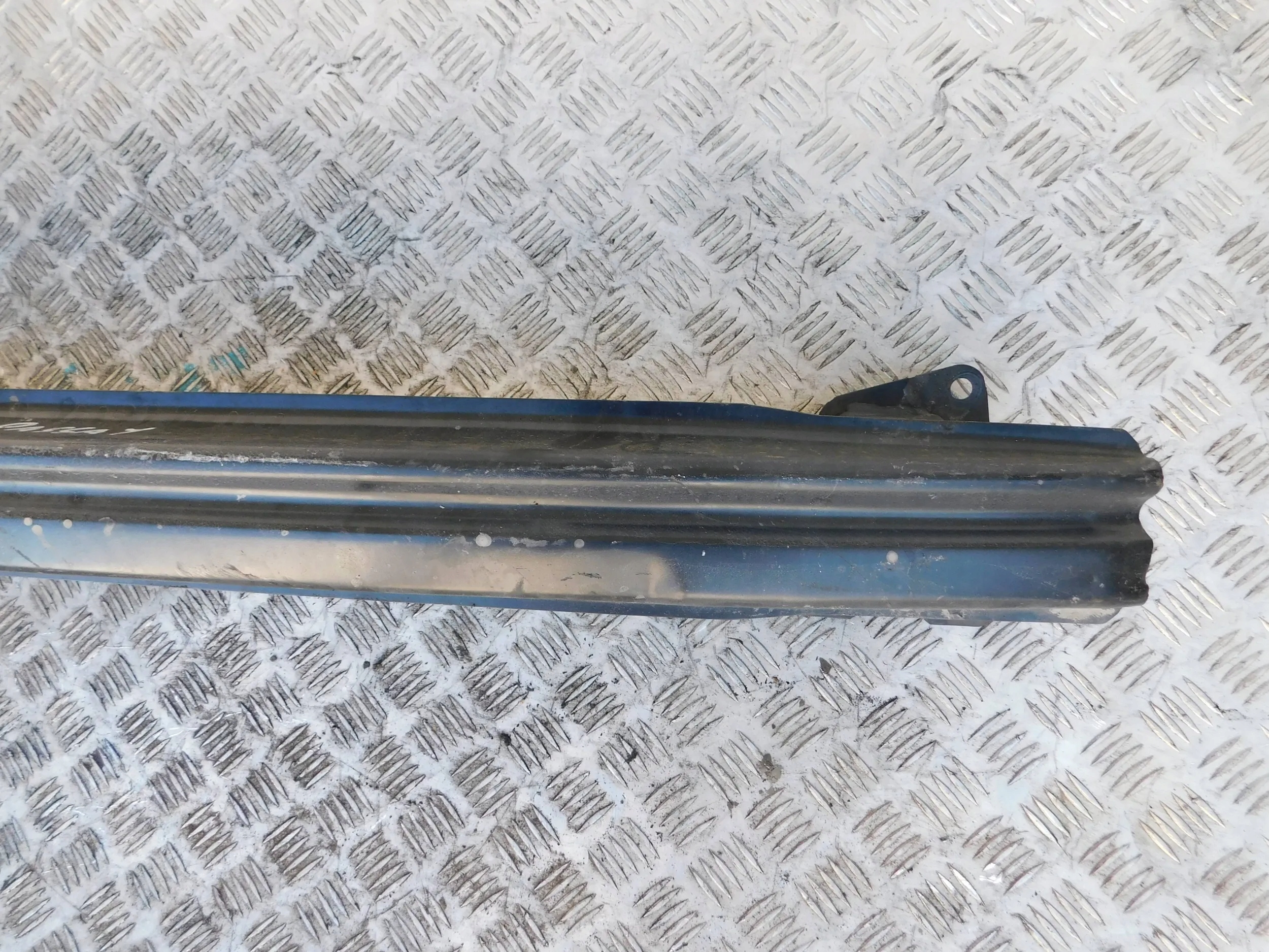 VÝSTUHA ZADNÉHO NÁRAZNÍKA VW PASSAT B7 KOMBI