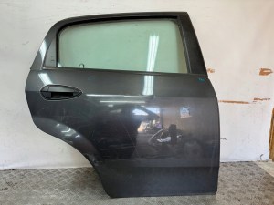 PRAVE ZADNE DVERE FIAT GRANDE PUNTO EVO PRAVE ZADNE DVERE FIAT GRANDE PUNTO EVO