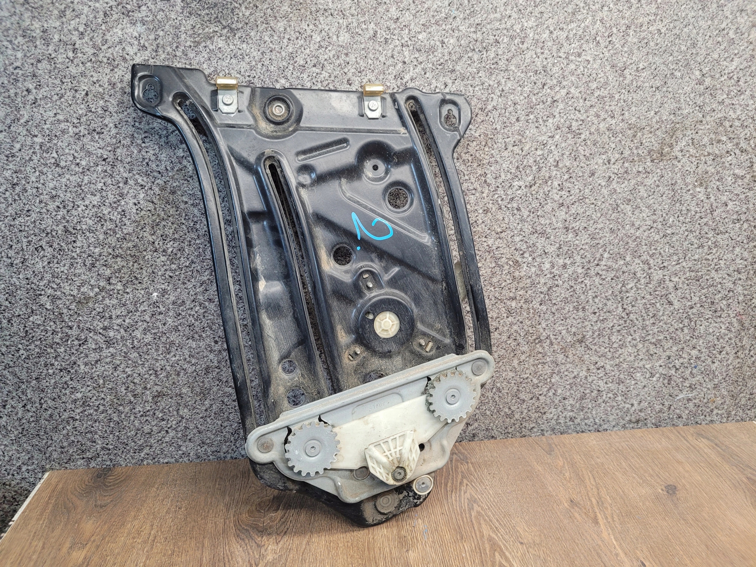 BMW 1 E88 cabrio ĽAVÉ ZADNÉ SŤAHOVANIE OKNA 7165593