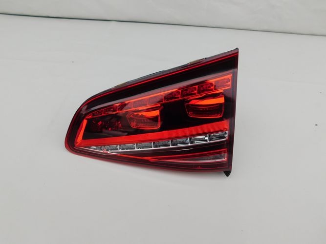 VW GOLF VII GTI PRAVE ZADNE SVETLO V KAPOTE