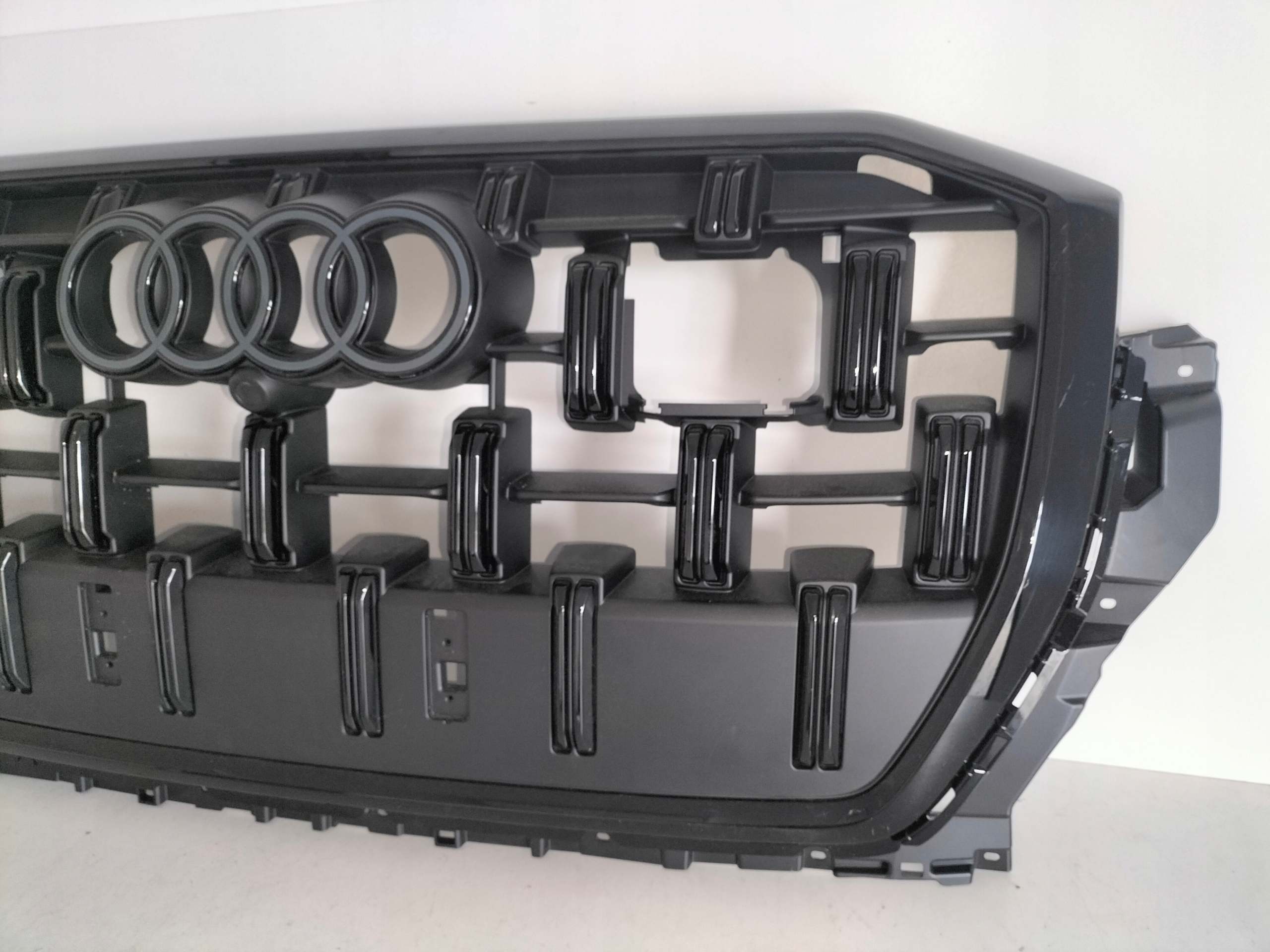 MRIEZKA LISTA AUDI Q7 LIFT 23- S-LINE