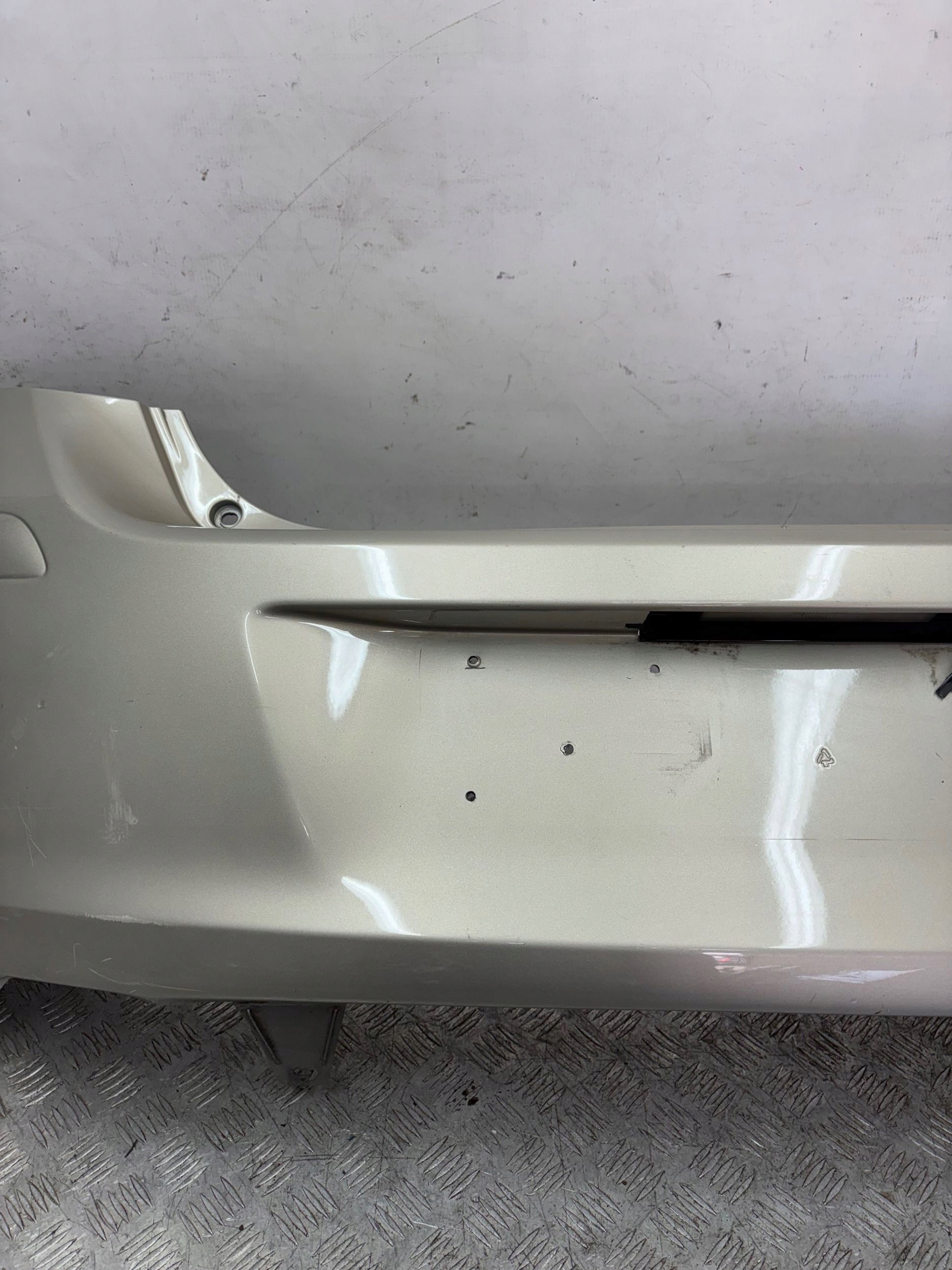 ZADNÝ NÁRAZNÍK TOYOTA YARIS II 2 LIFT 09-