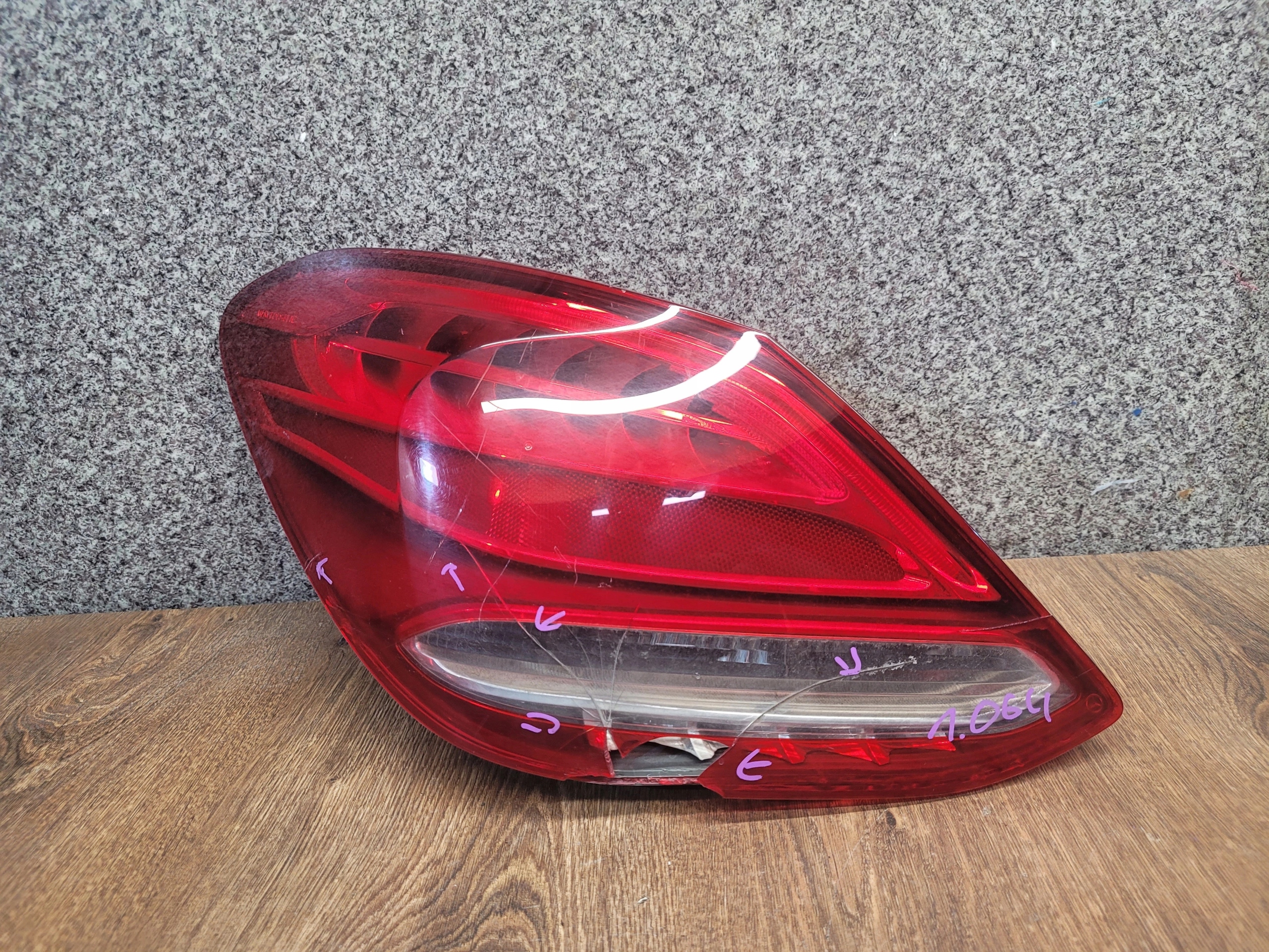MERCEDES C 205 LAVE ZADNE SVETLO A2059061157