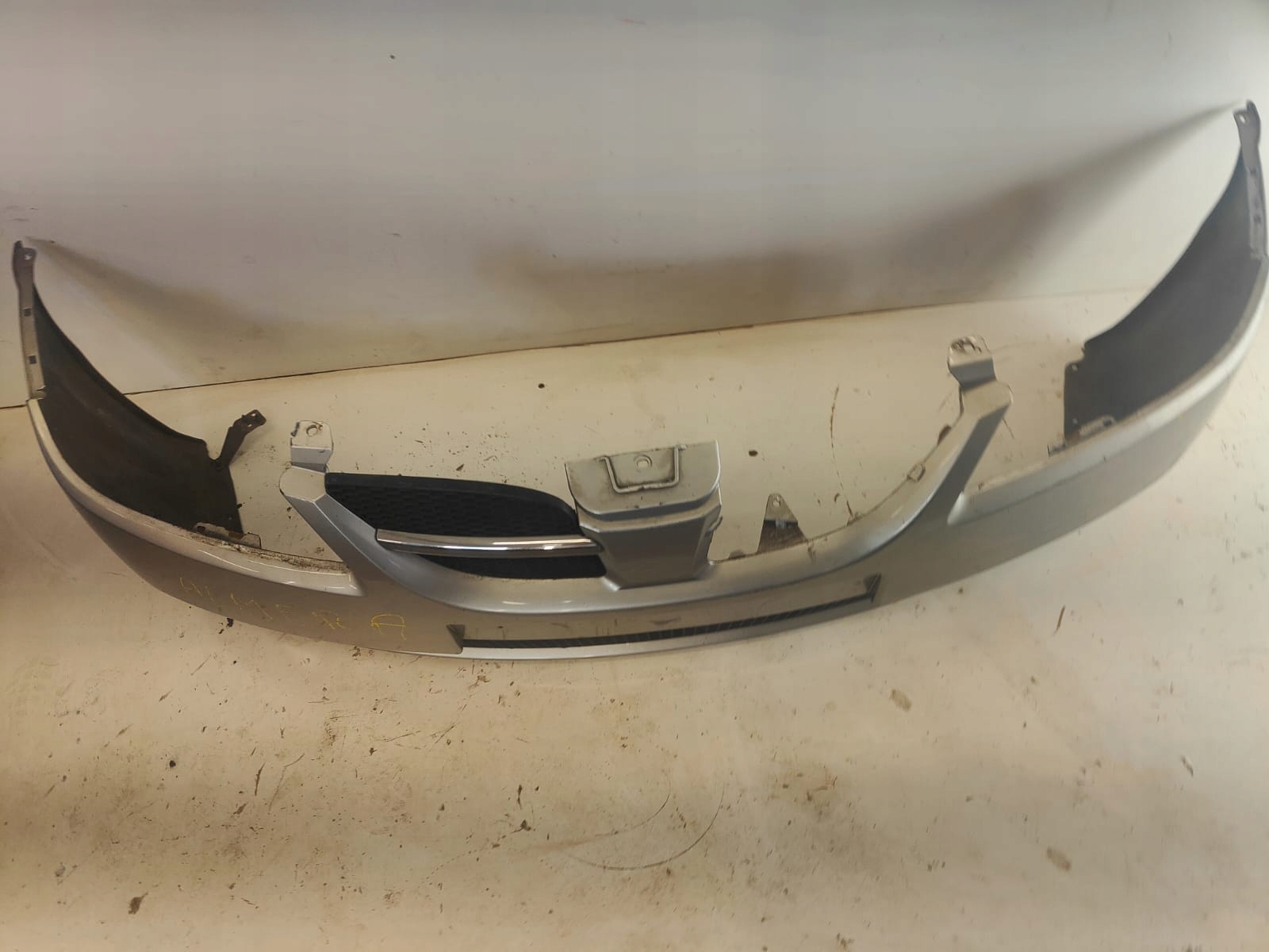 Nissan Almera n16 lift PREDNÝ NÁRAZNÍK