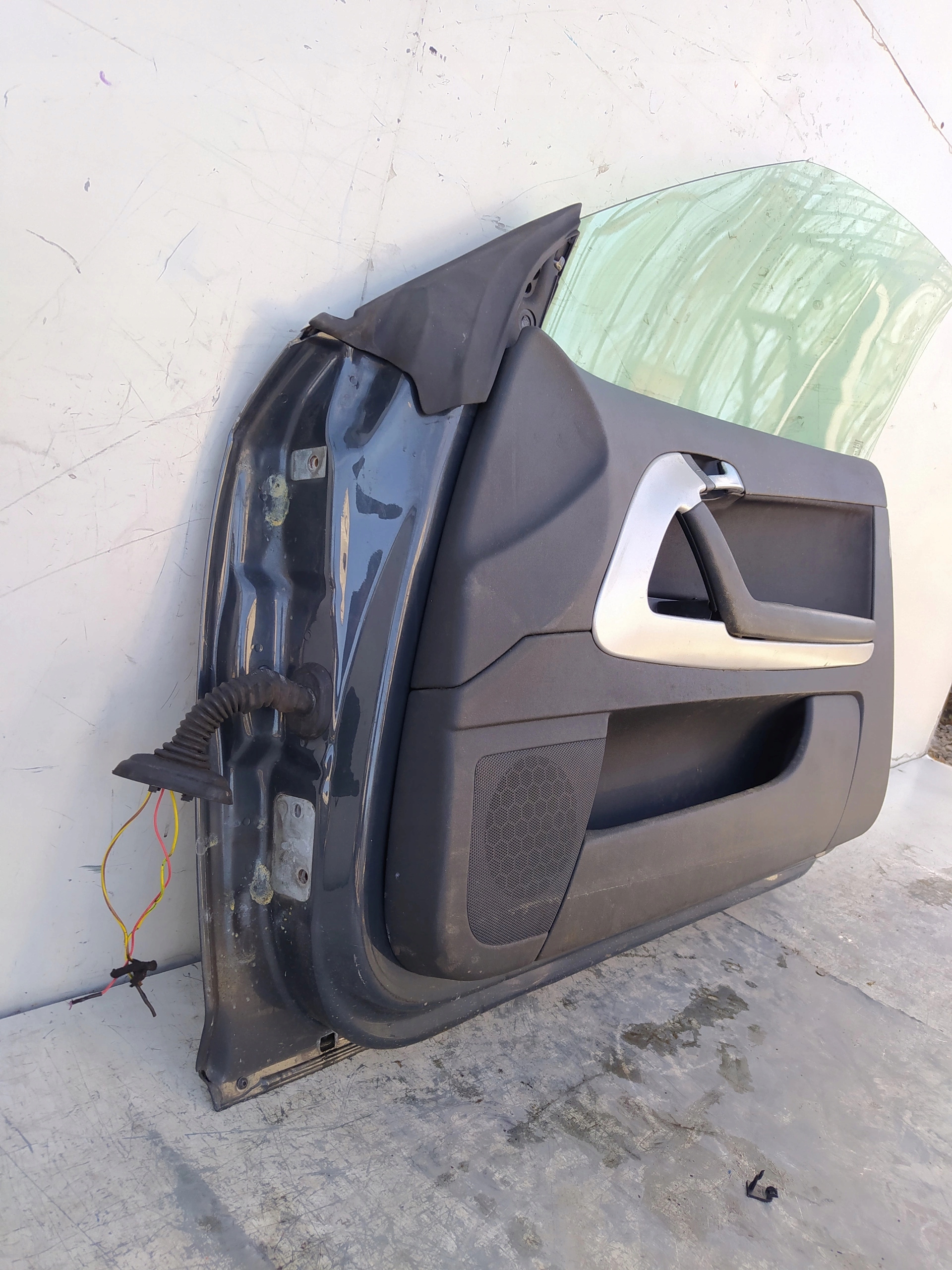 AUDI A3 8P CABRIO PRAVE PREDNE DVERE