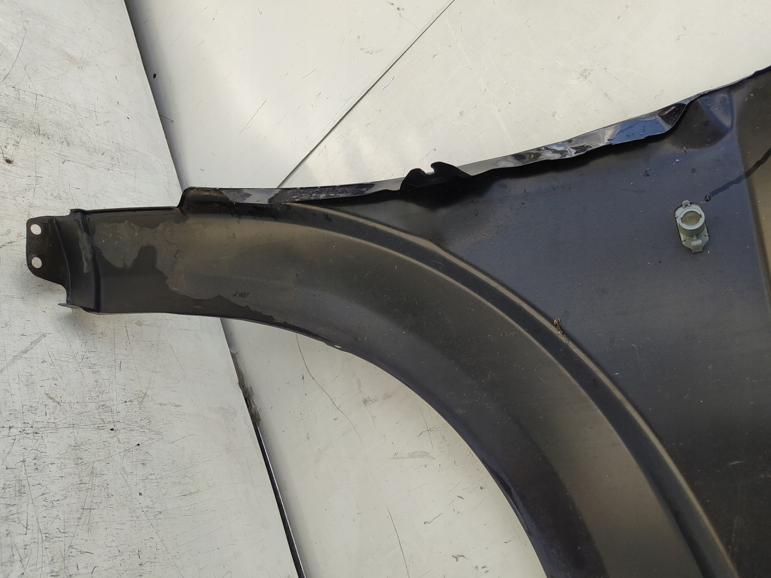 DODGE JOURNEY ĽAVÝ PREDNÝ BLATNÍK