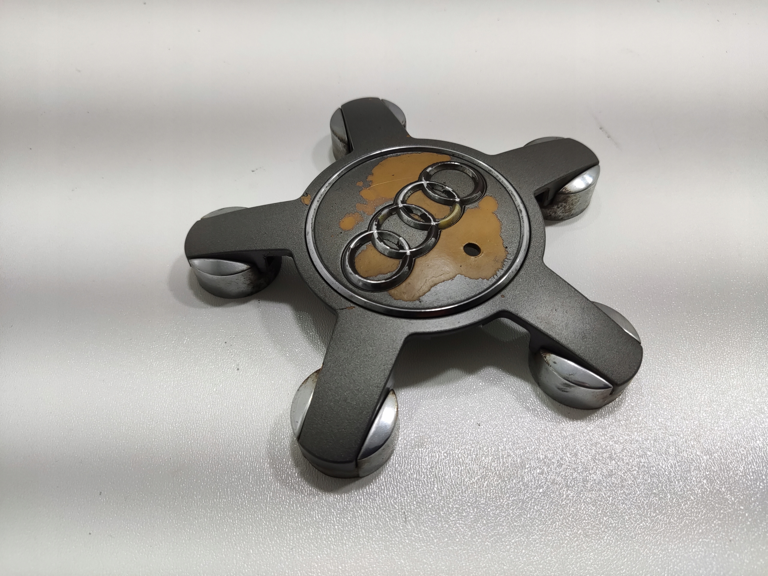 ORIGINALNY PUKLICA HLINIKOVEHO DISKU AUDI A4 A5 Q5 I 4F0601165N