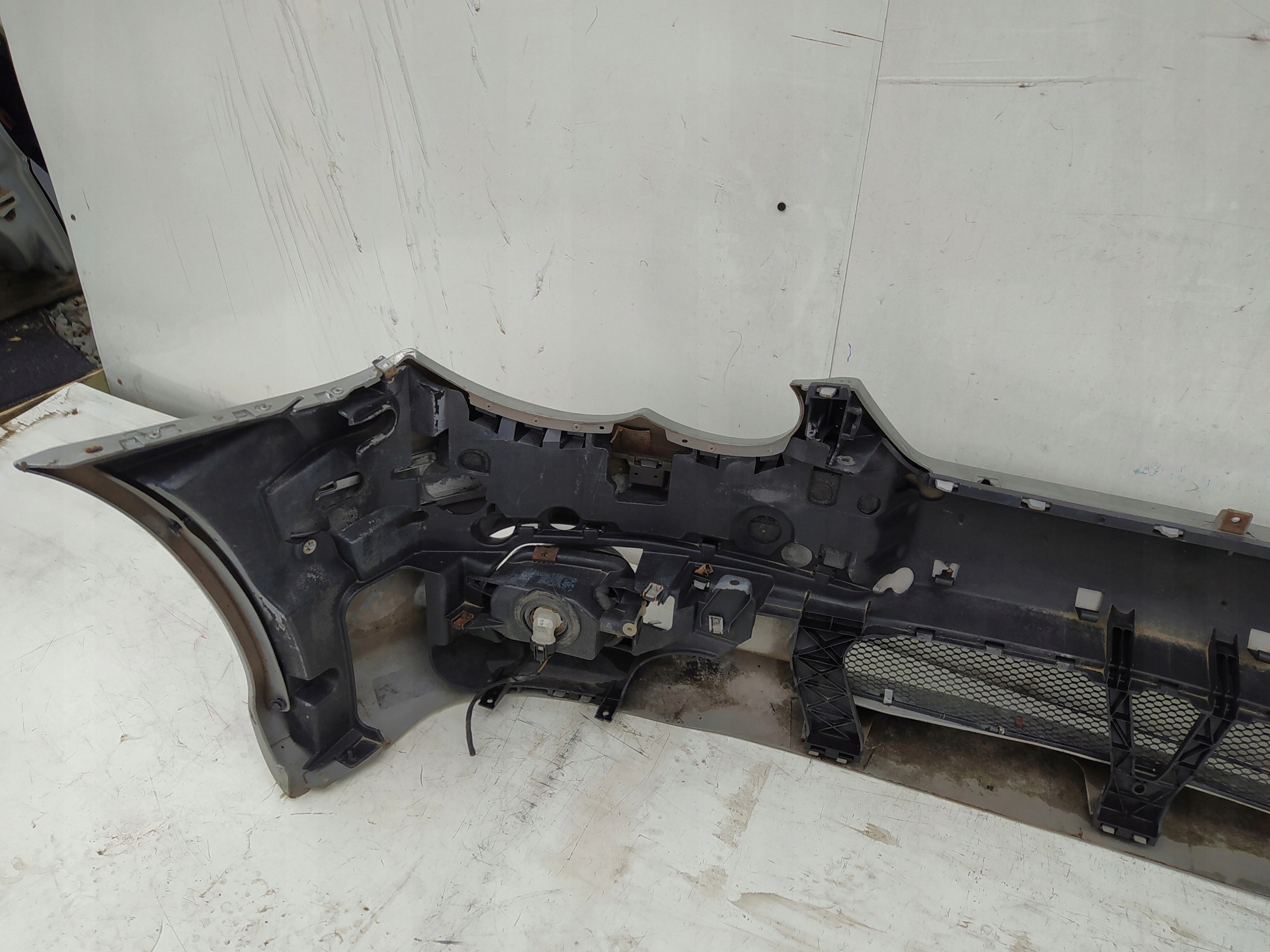 PREDNÝ NÁRAZNÍK MERCEDES w203 sportcoupe amg