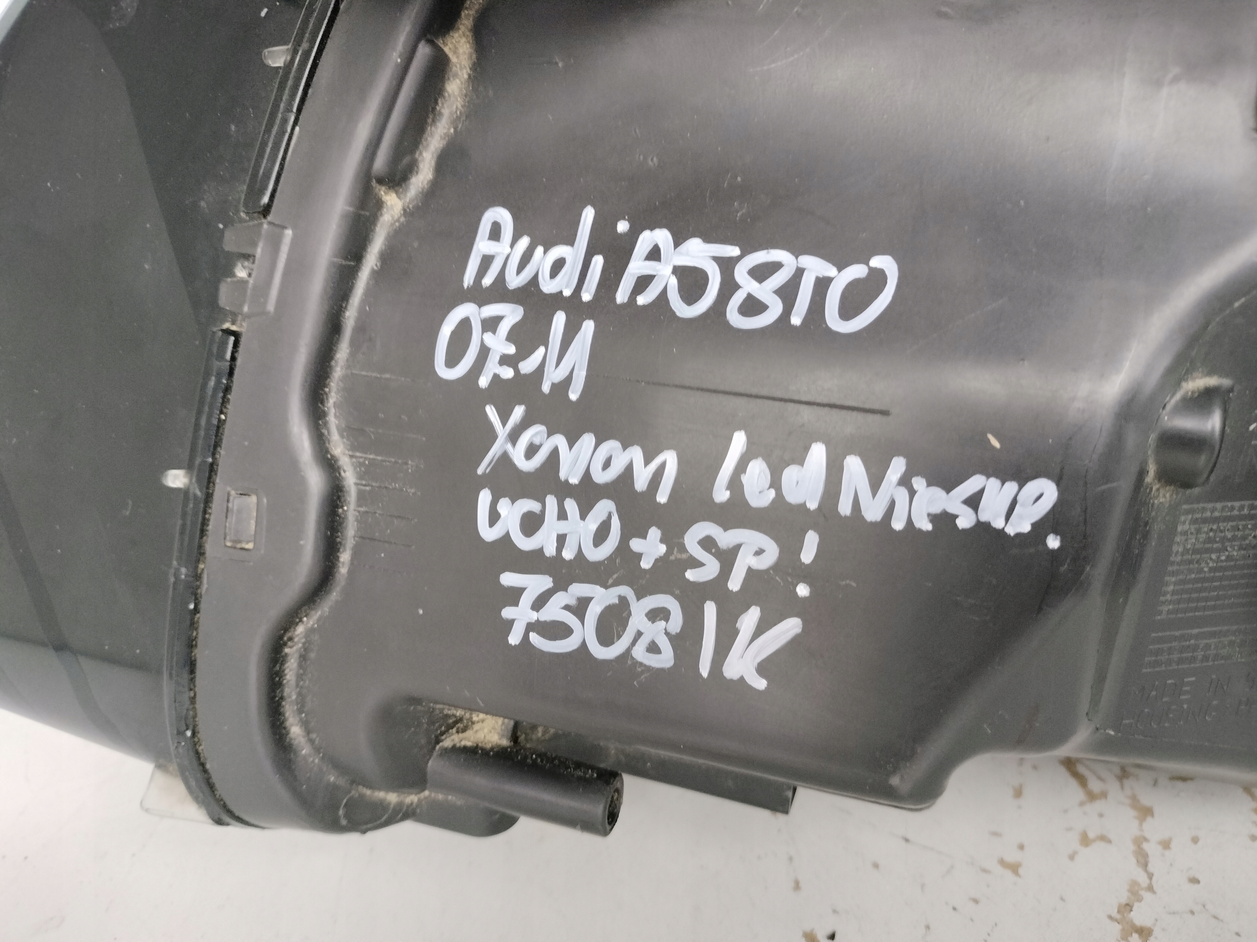 PRAVE PREDNE SVETLO AUDI A5 8T 8T0 07-11 XENON LED NIENATAČACI