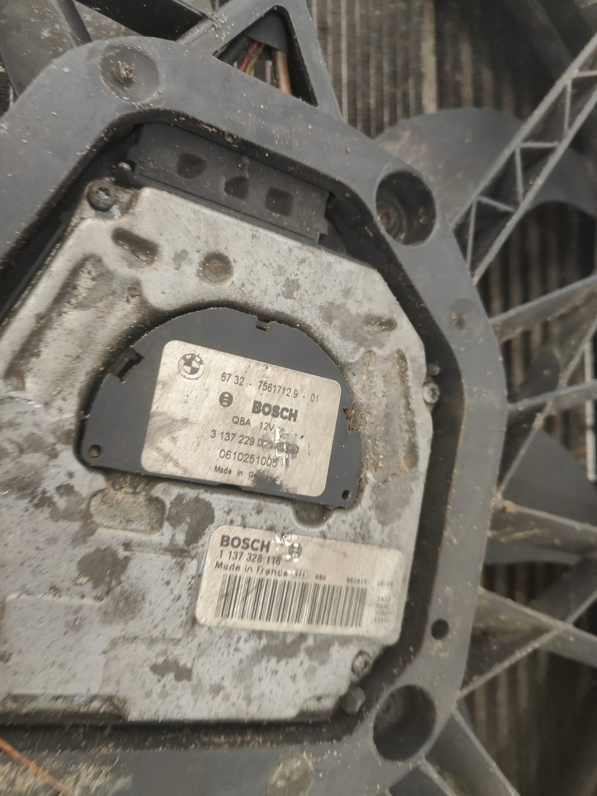 BMW e90 520d m47 oe 1137328118 CHLADICE VENTILATOR