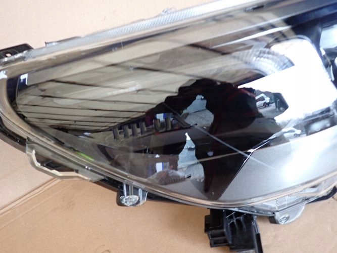 TOYOTA HILUX VIII 8 FULL LED 20- PRAVE PREDNE SVETLO 81110-YP431