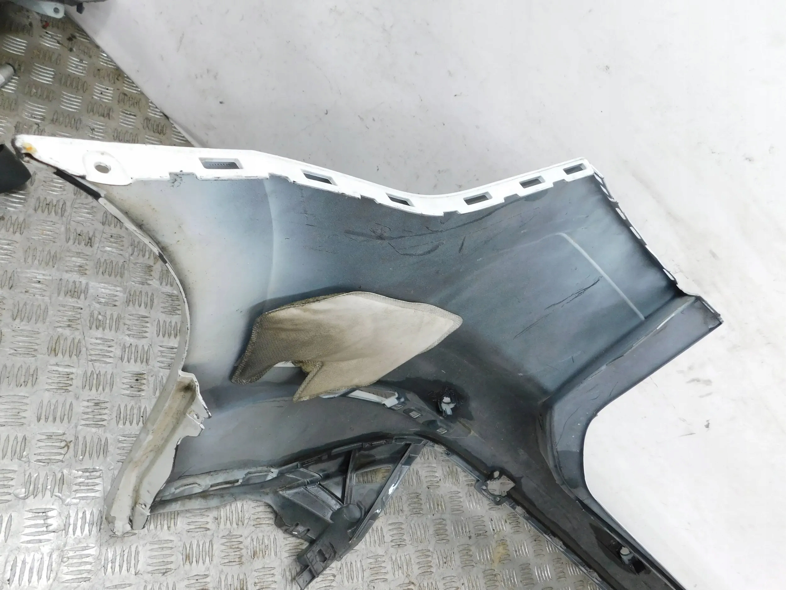 ZADNÝ NÁRAZNÍK VW TOURAN III 15-
