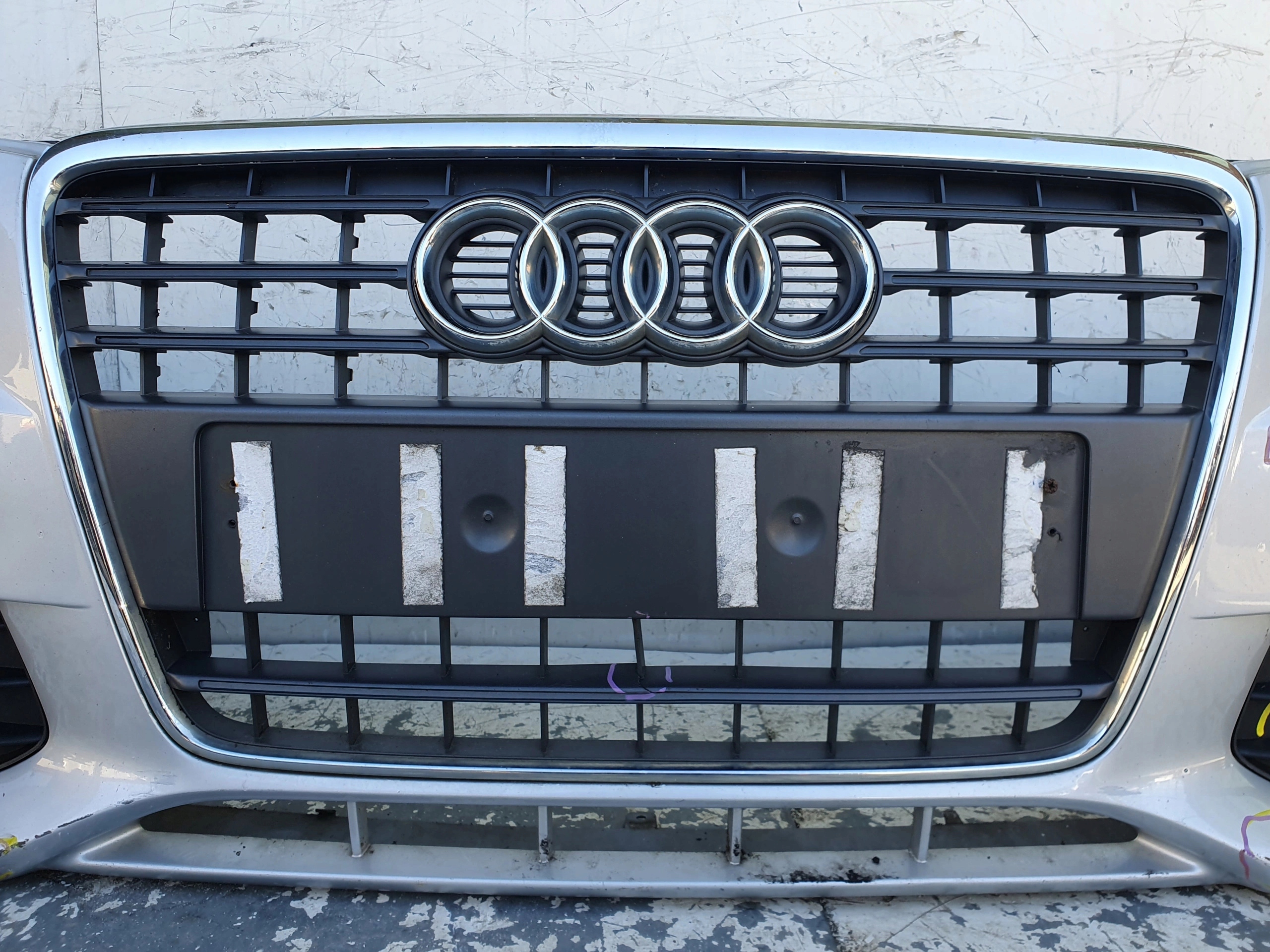 AUDI A4 B8 PREDNÝ NÁRAZNÍK