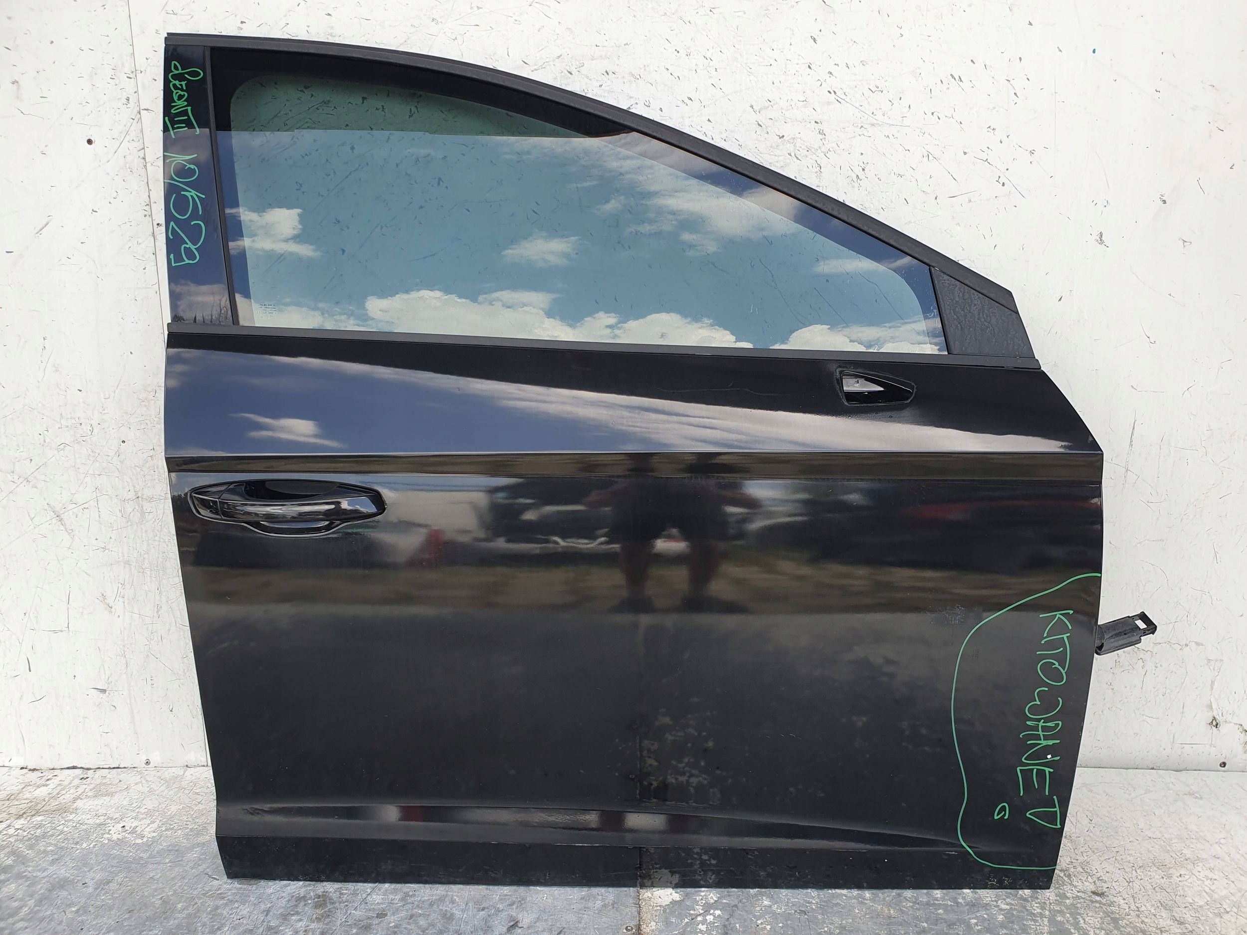 Seat Leon 3 III PRAVE PREDNE DVERE PRAVÝ