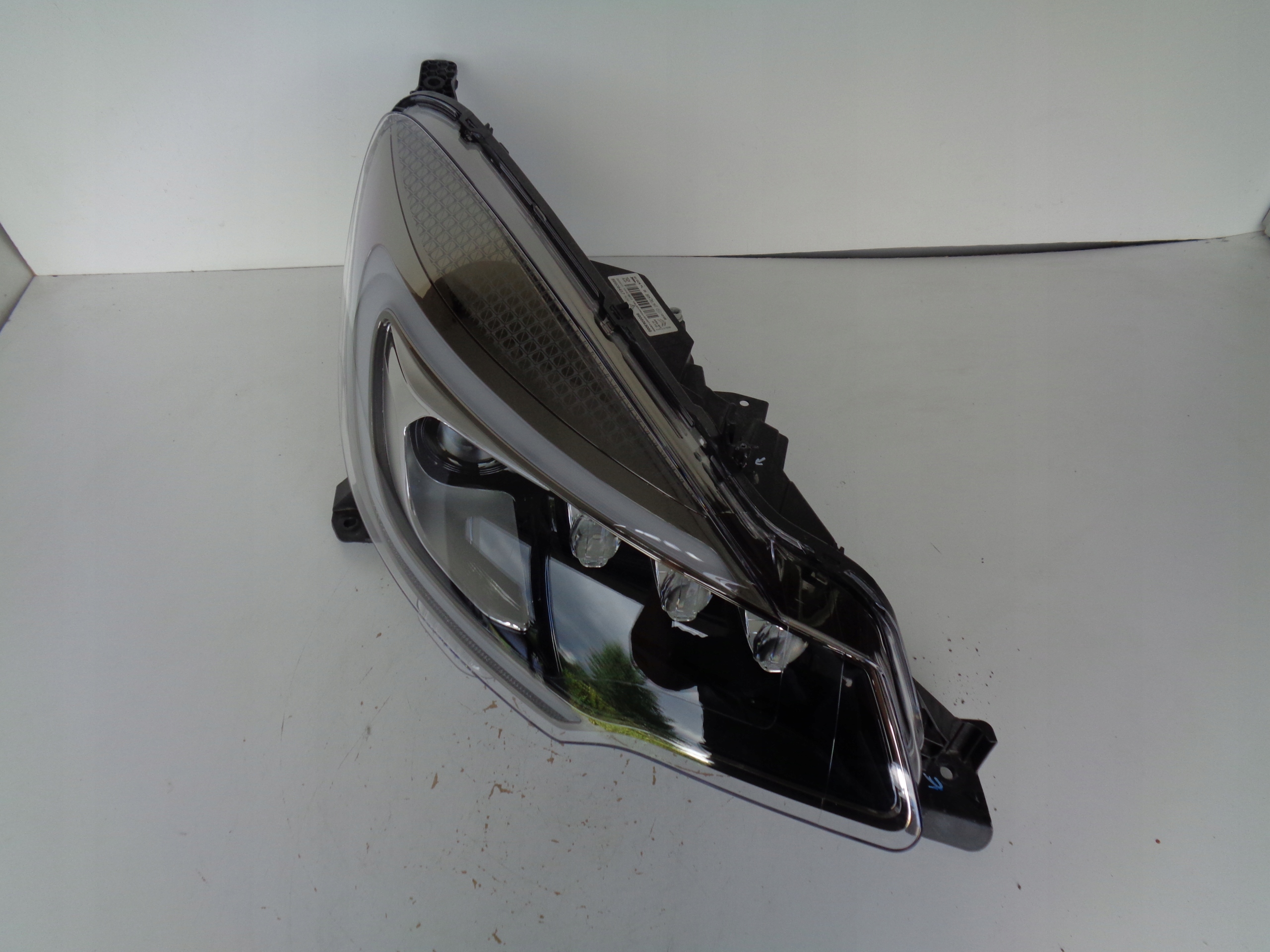 PRAVE PREDNE SVETLO CITROEN DS3 16- LIFT XENON LED
