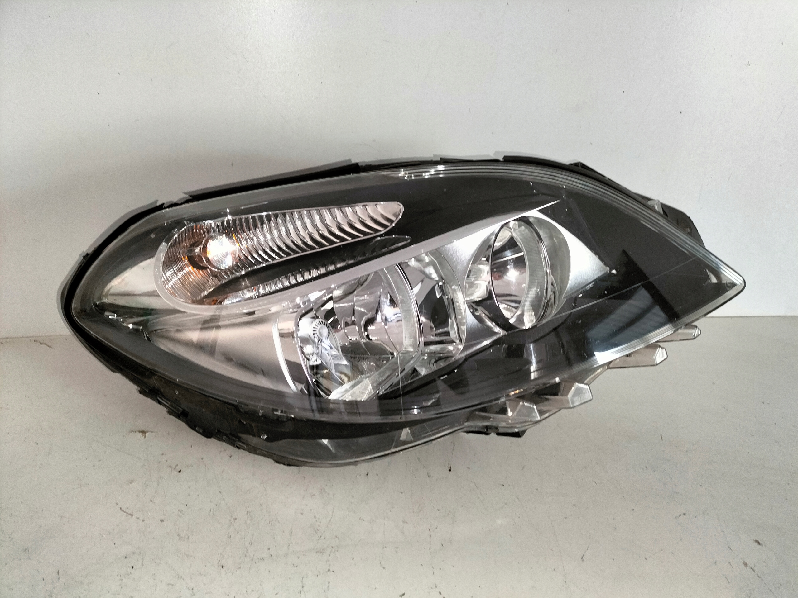 PRAVE PREDNE SVETLO MERCEDES B KLASA W246 11-14