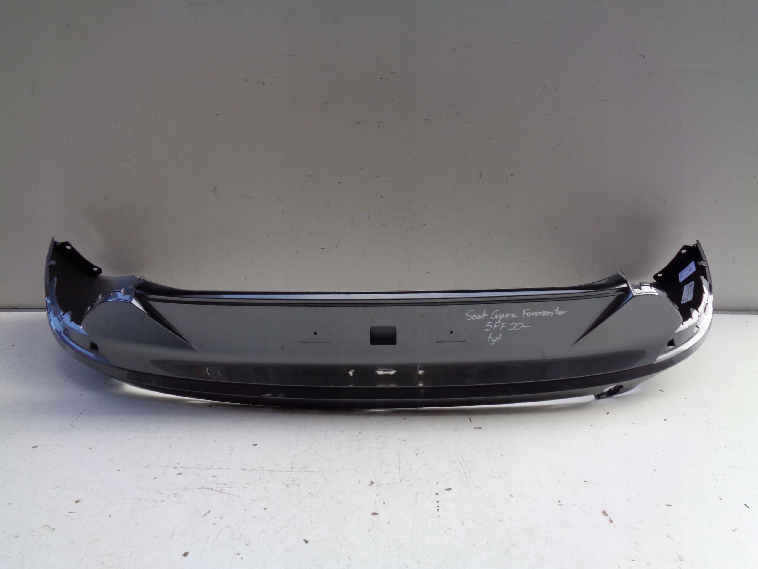 DRZIAK ZADNEHO NARAZNIKA SEAT CUPRA FORMENTOR 5FF