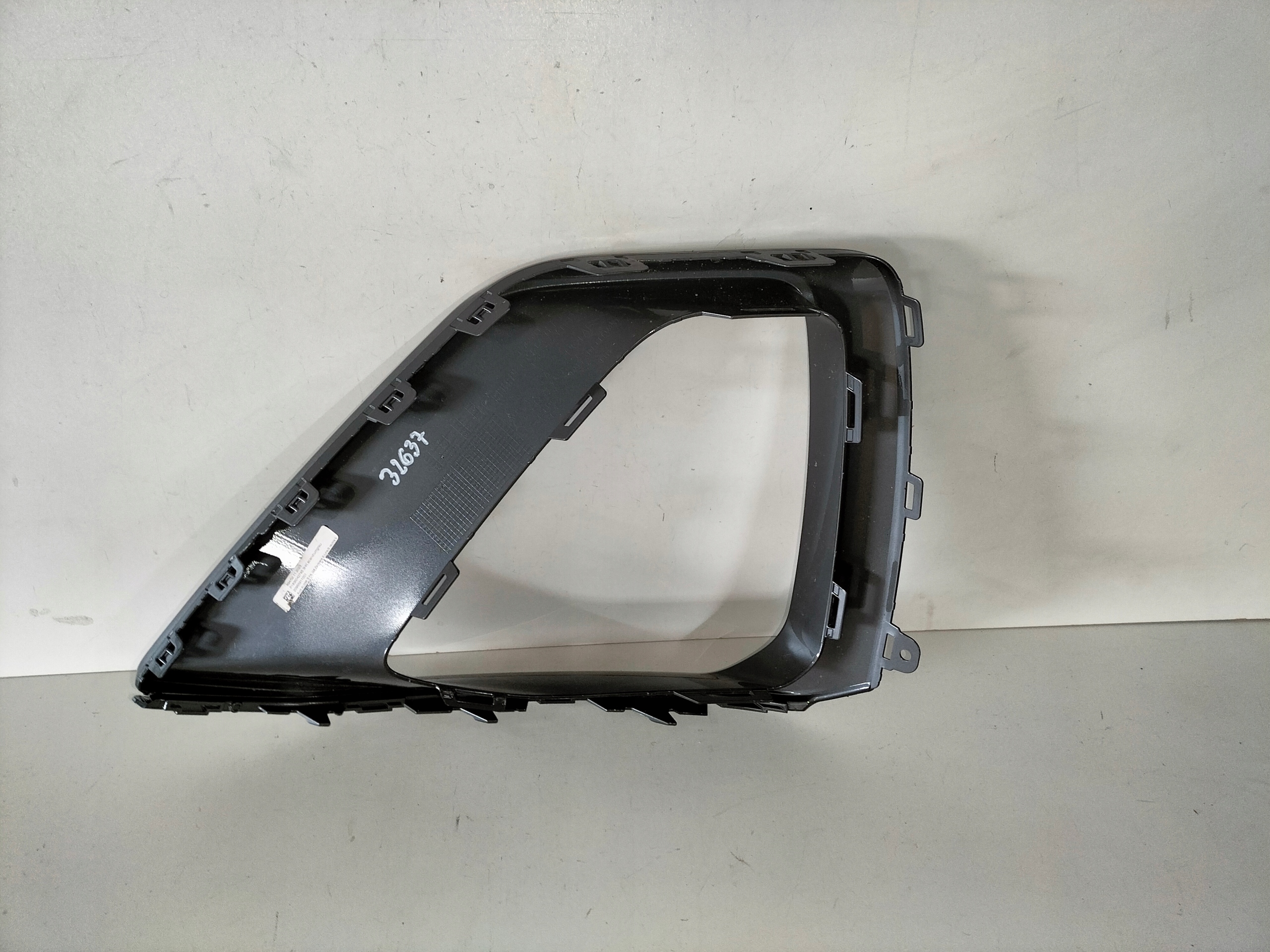 LIŠTA MRIEŽKA PREDNÉHO NÁRAZNÍKA PRAVA AUDI Q8 LIFT 22- S-LINE