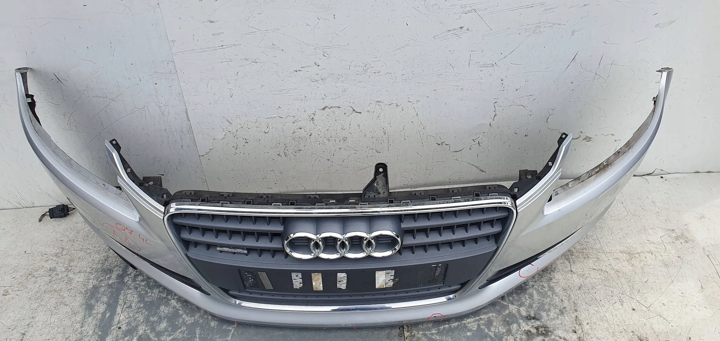 Audi Q7 4L PREDNÝ NÁRAZNÍK