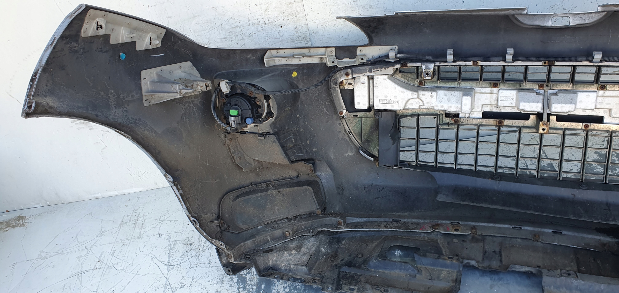 Peugeot 4007 PREDNÝ NÁRAZNÍK