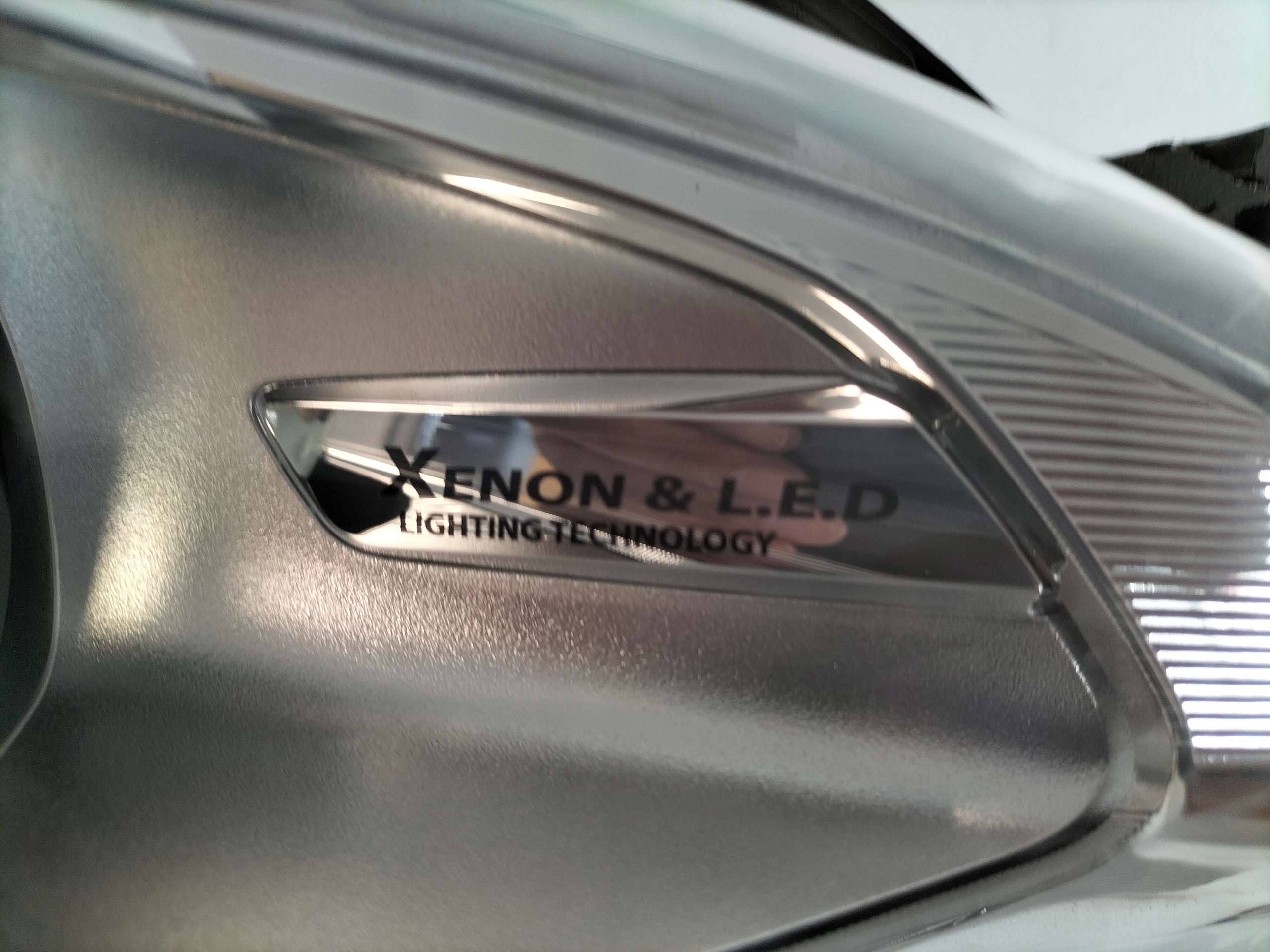 PRAVE PREDNE SVETLO PEUGEOT 508 I 10-14 XENON