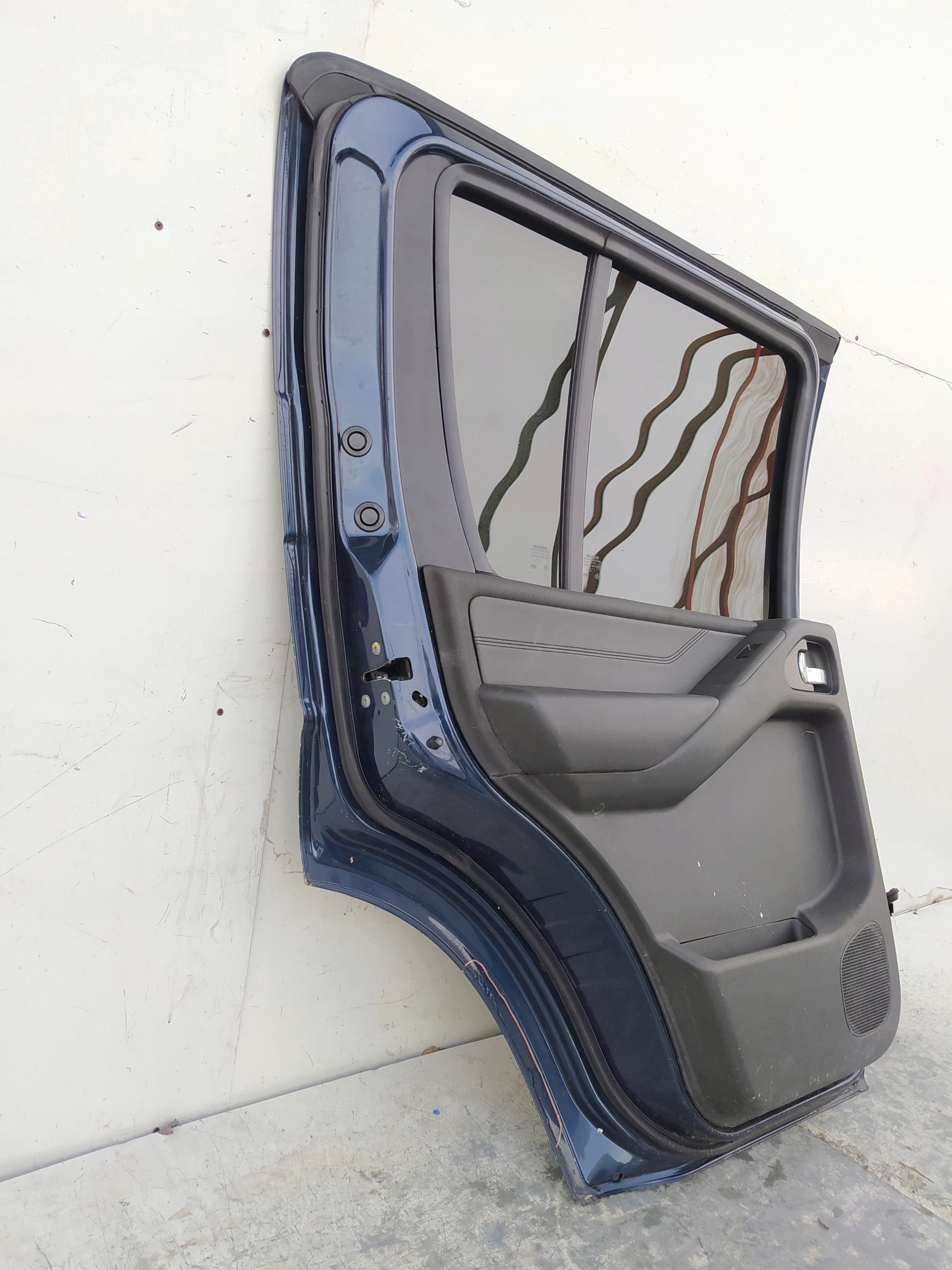 NISSAN PATHFINDER R51 LAVE ZADNE DVERE