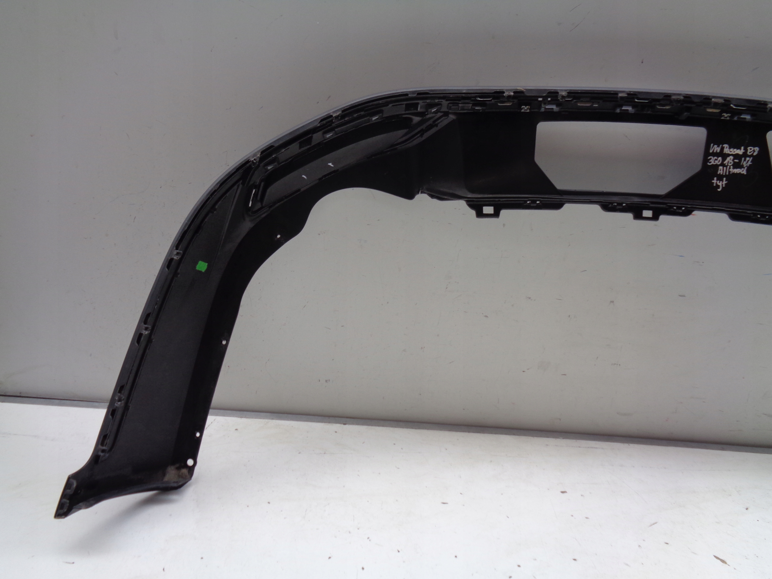 DRZIAK ZADNEHO NARAZNIKA VW PASSAT B8 LIFT ALLTRACK