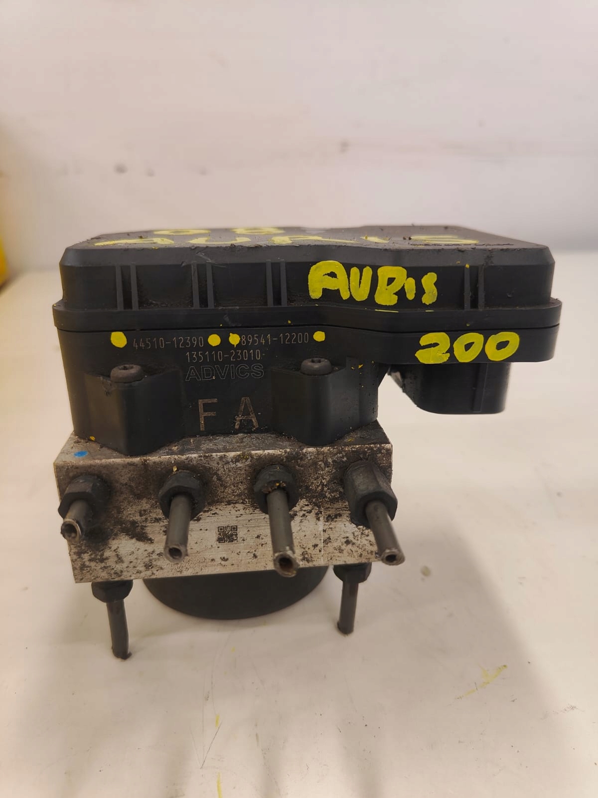 Toyota auris 44510-12390 135110-23010 89541-12200 FA RIADIACA JEDNOTKA KOCKA ABS