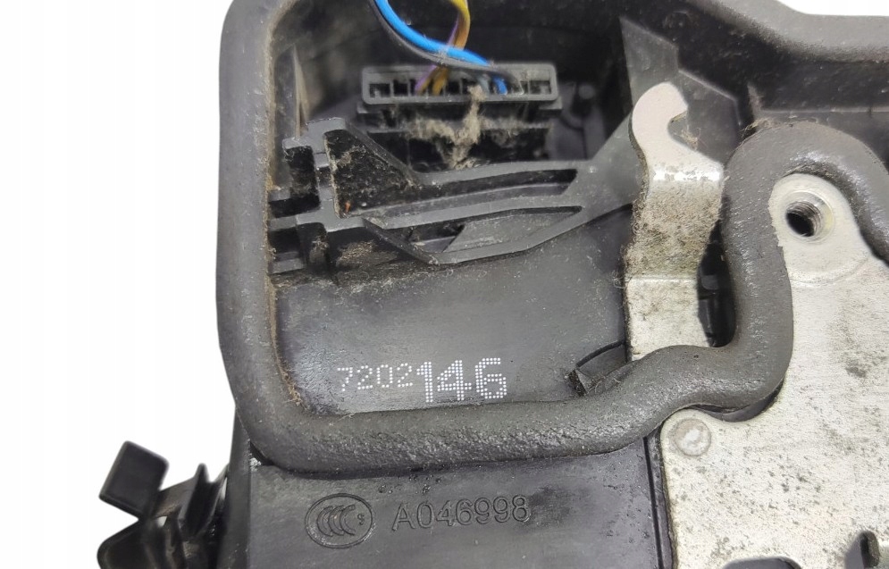ZAMOK PRAVYCH PREDNYCH DVERI BMW X5 E70 7202146 5 PIN 2006-2009 EUROPA