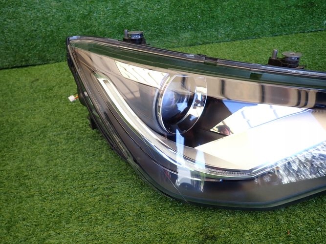 AUDI A1 XENON LED 10- PRAVE PREDNE SVETLO