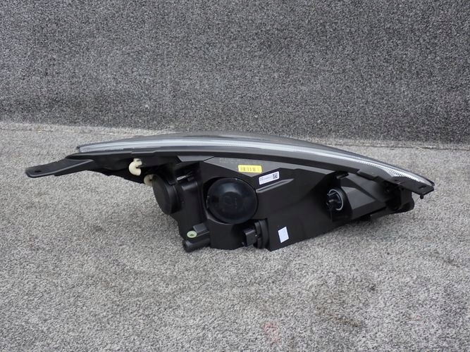 FORD FIESTA MK8 VIII LAVE PREDNE SVETLO nie LED