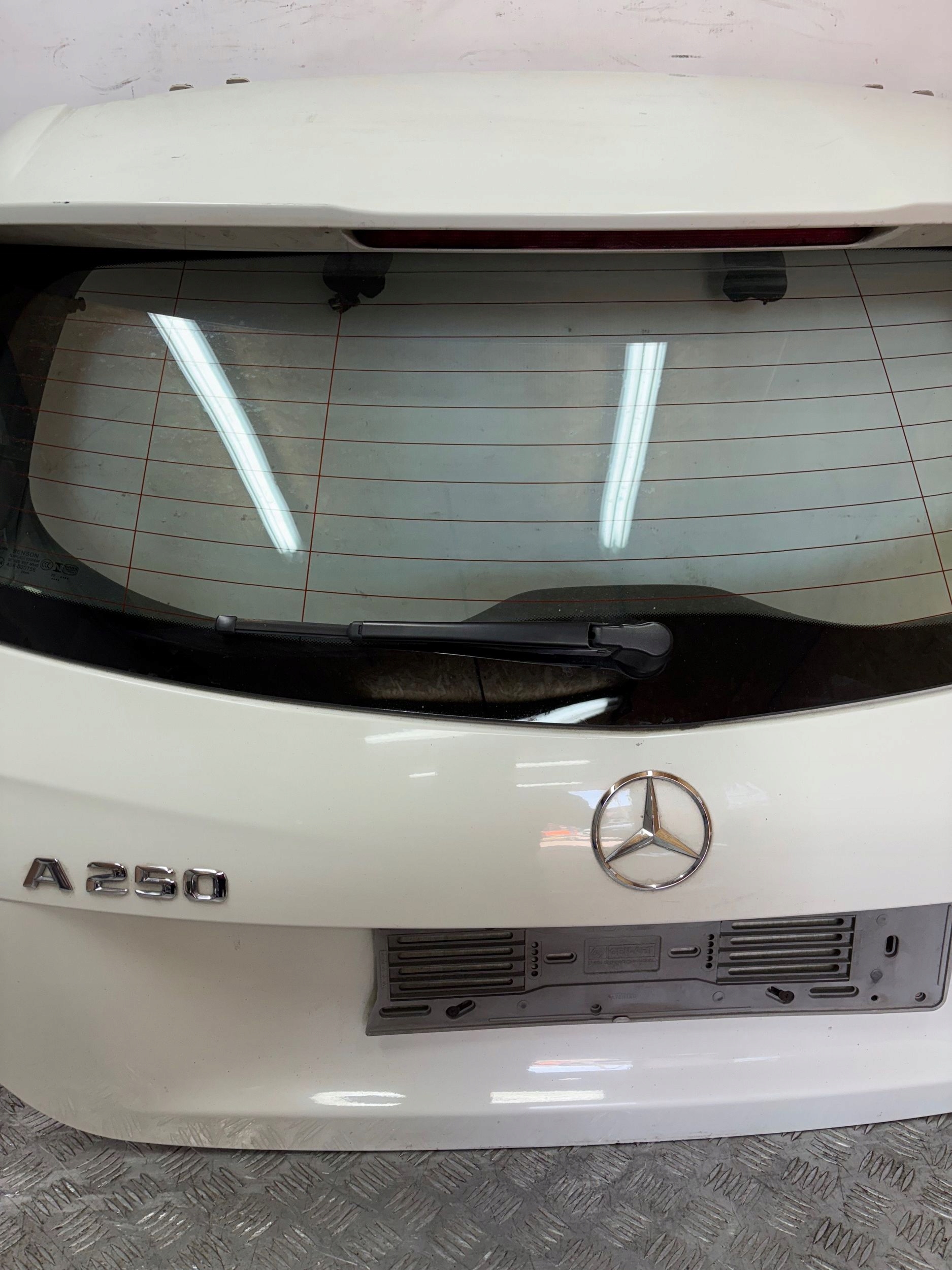 ZADNÁ KAPOTA MERCEDES A KLASA W176 12-