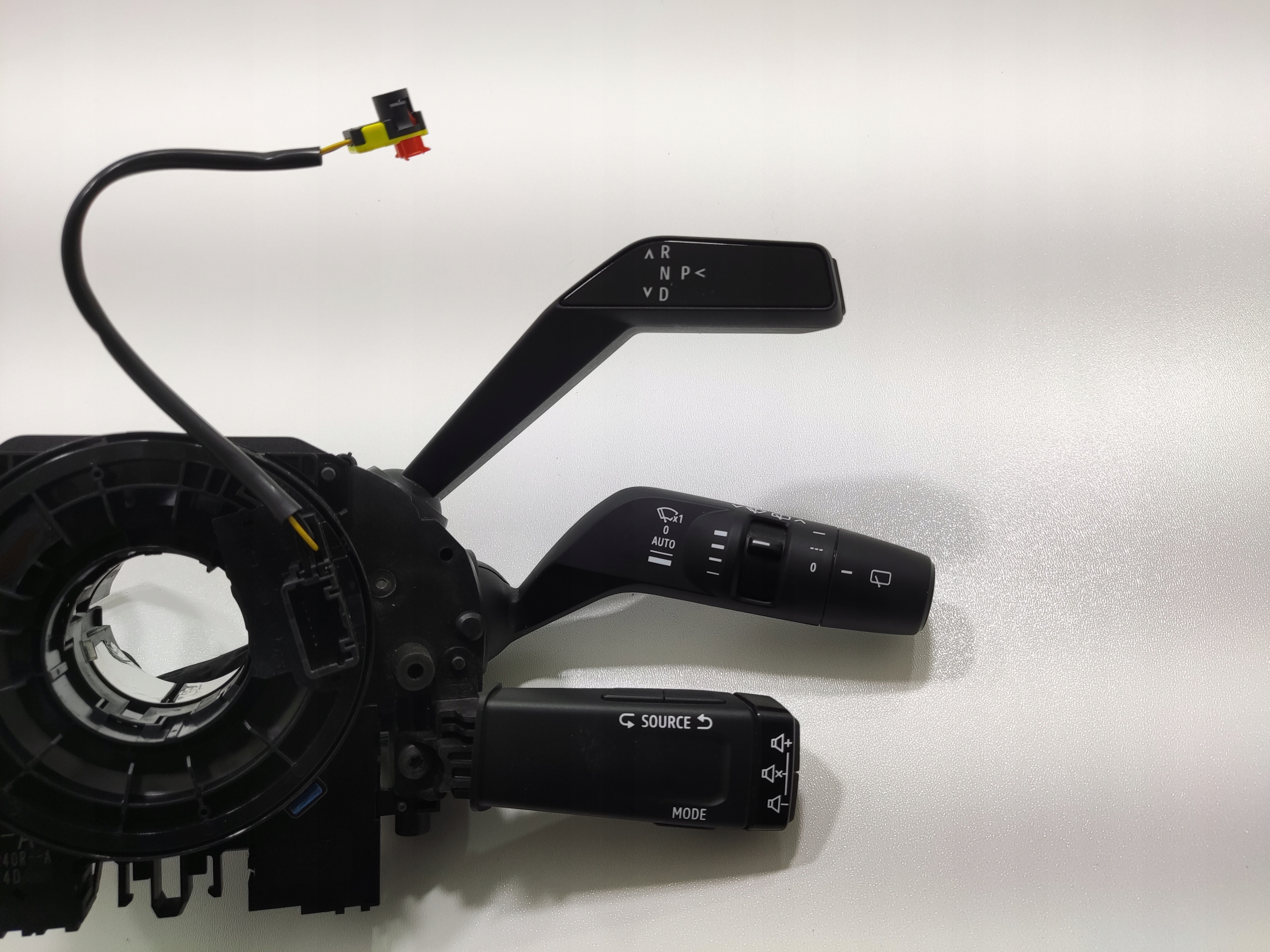PÁČKY POD VOLANT RENAULT AUSTRAL 2022-2025 255671044R