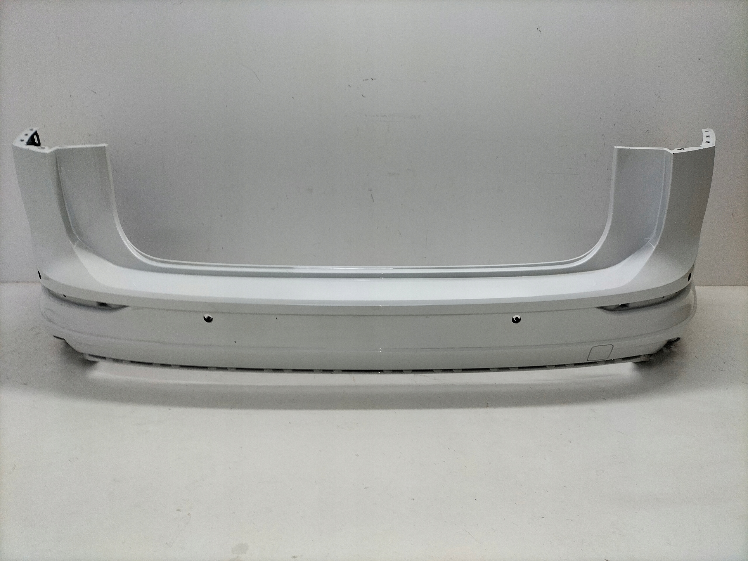 ZADNÝ NÁRAZNÍK VW GOLF 8 VIII 20-24 KOMBI R20 R-TYP
