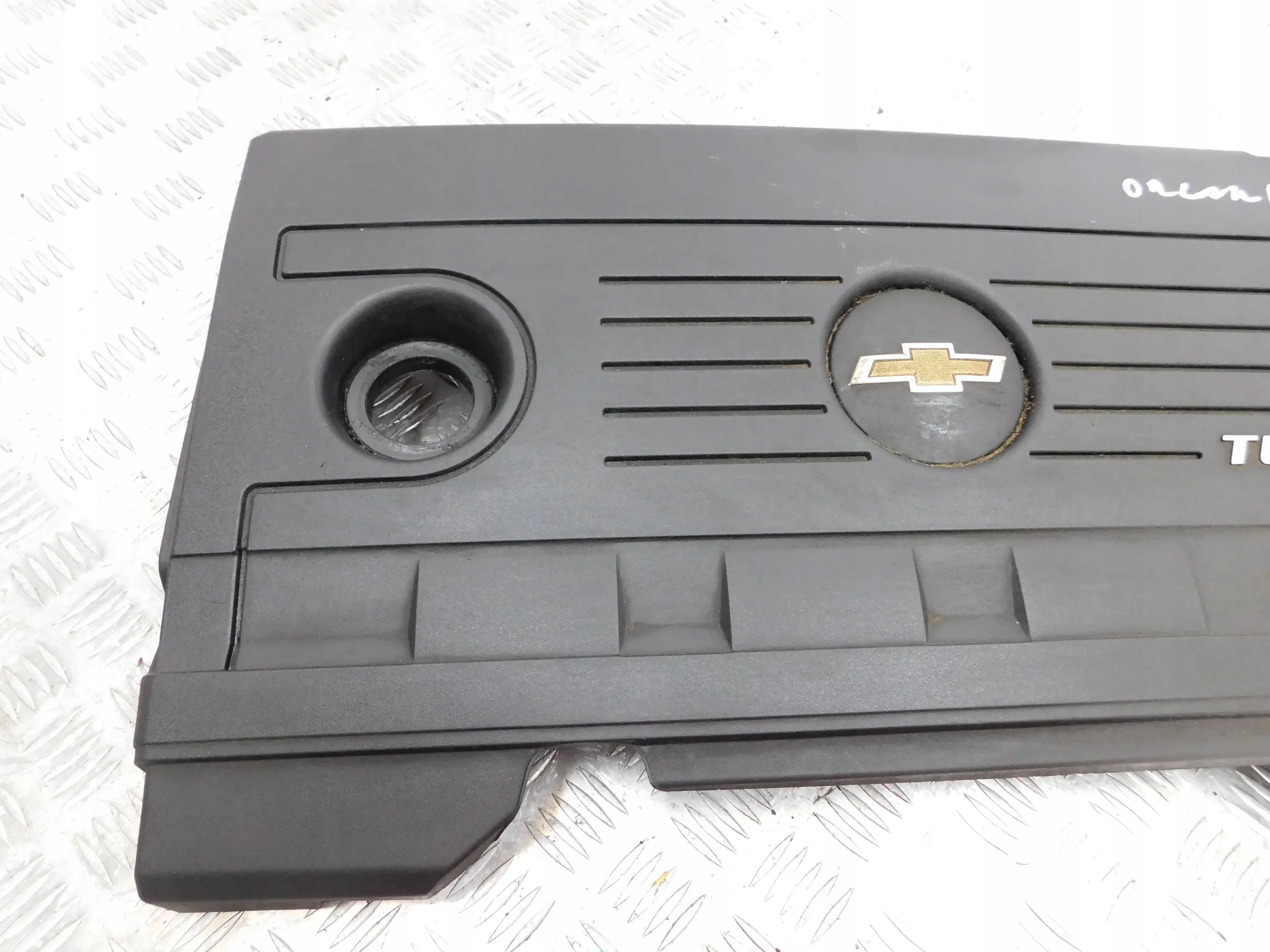 HORNÝ KRYT MOTORA CHEVROLET ORLANDO 2.0 VCDI
