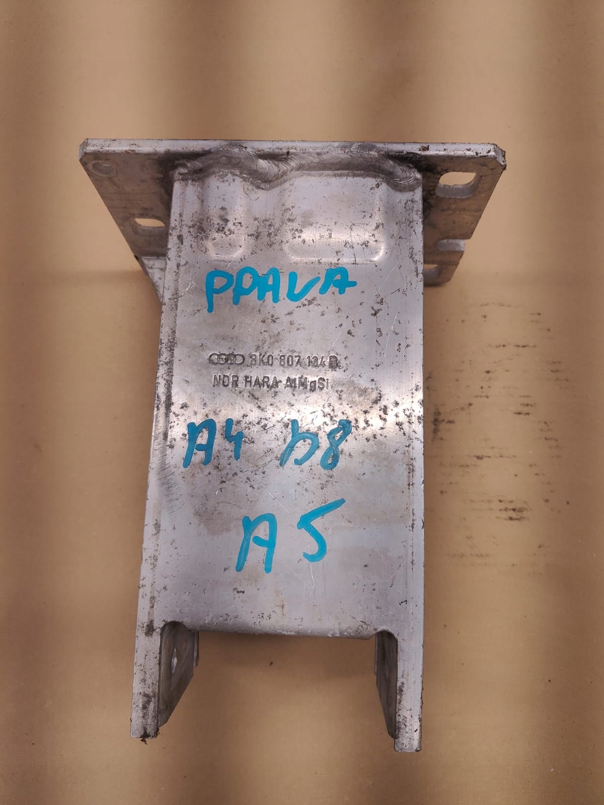 Audi a4 b8 a5 8k0807134b ABSORBER NARAZU PRAVY