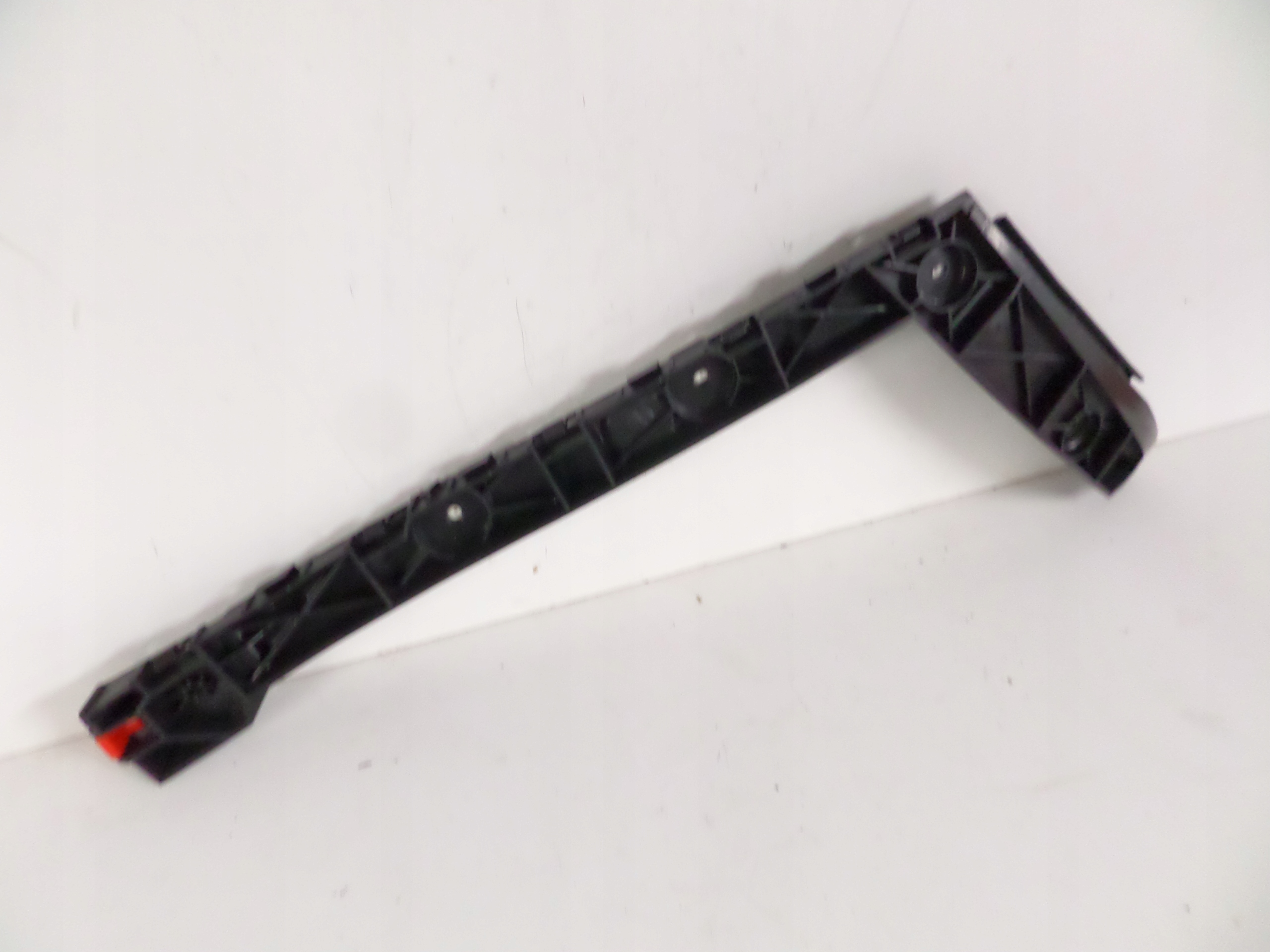 LAVY ZADNY DRZIAK OPEL INSIGNIA A LIFT 13-
