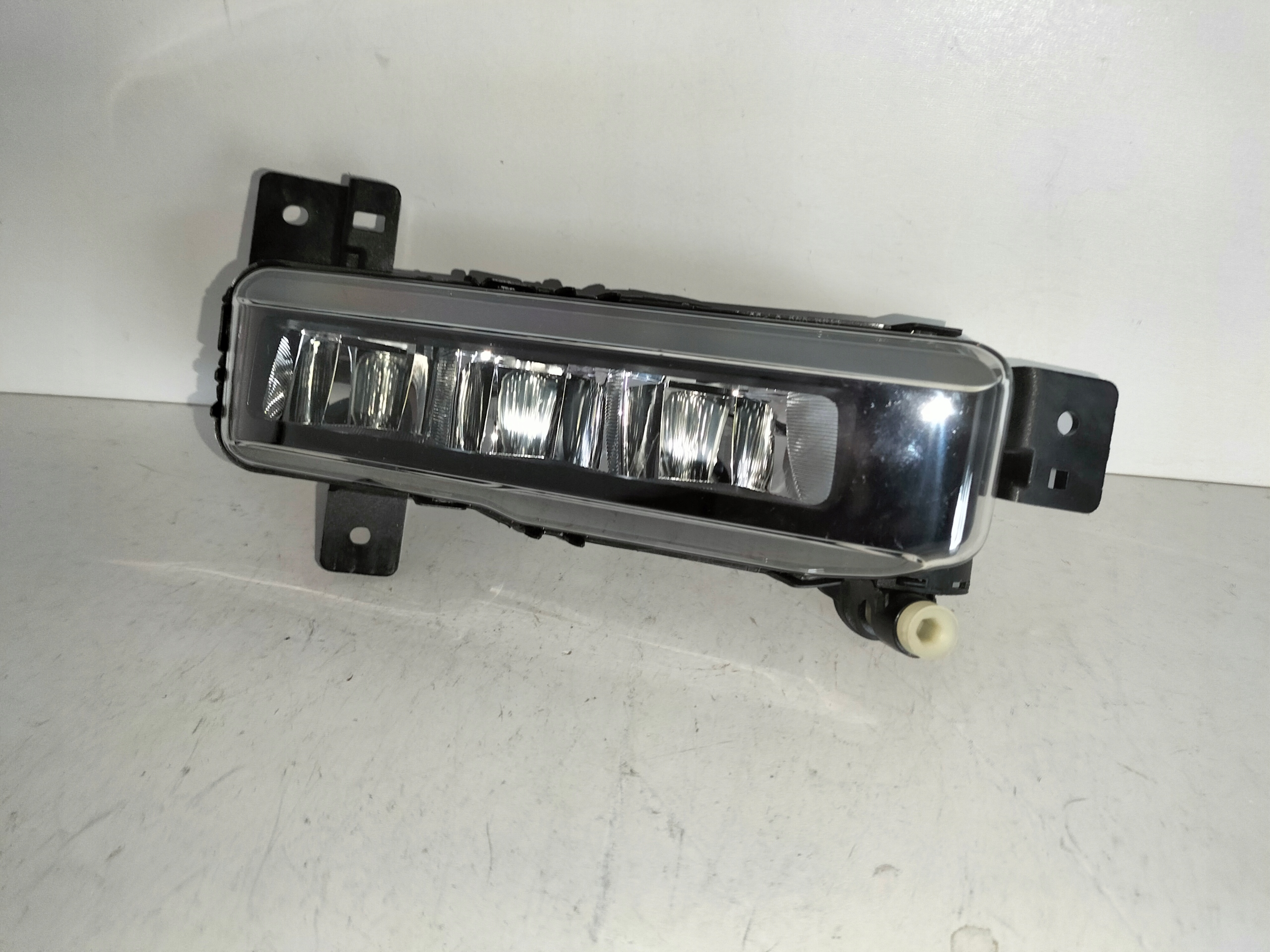 PRAVA HMLOVKA LED BMW 1 F40 19- BMW 2 F45 F46 18- bez M-PAKET