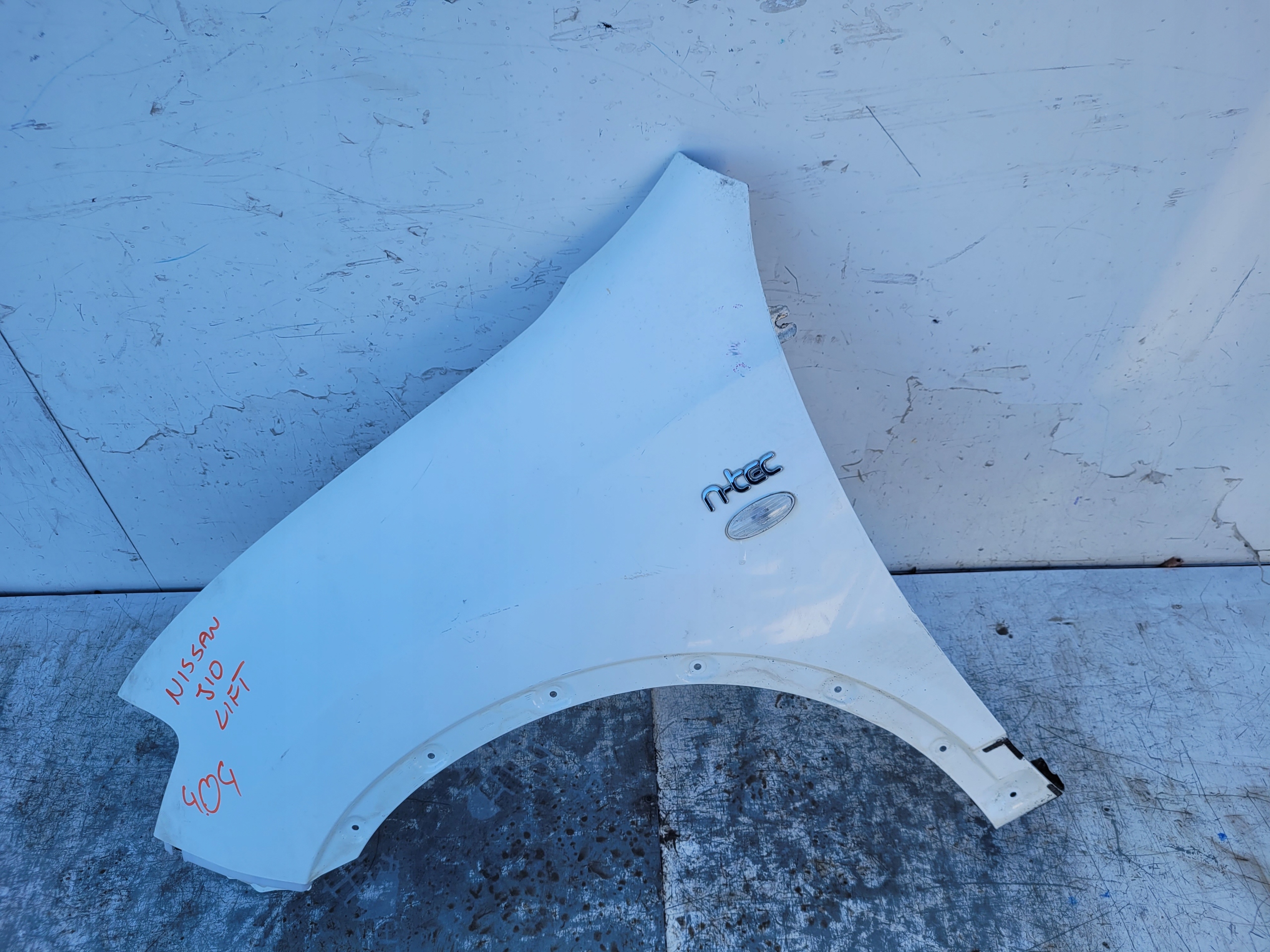 NISSAN QASHQAI J10 LIFT ĽAVÝ PREDNÝ BLATNÍK