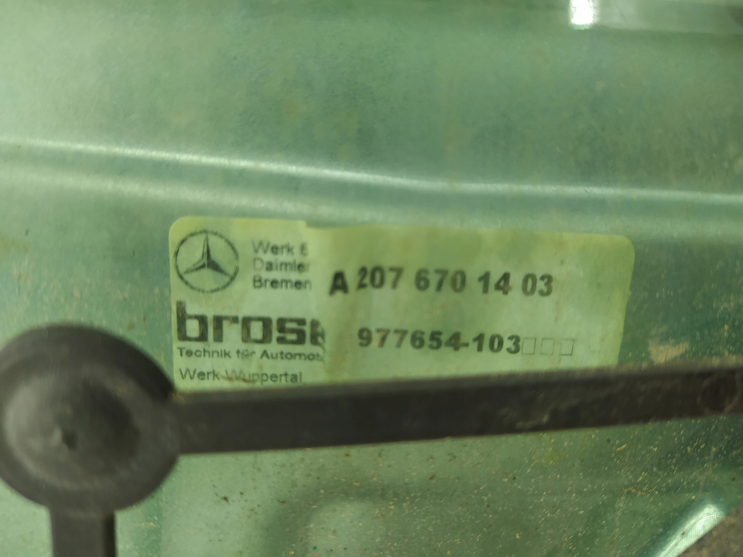 MERCEDES W207 SŤAHOVANIE OKNA PRAVÝCH ZADNÝCH DVERÍ A2076701403