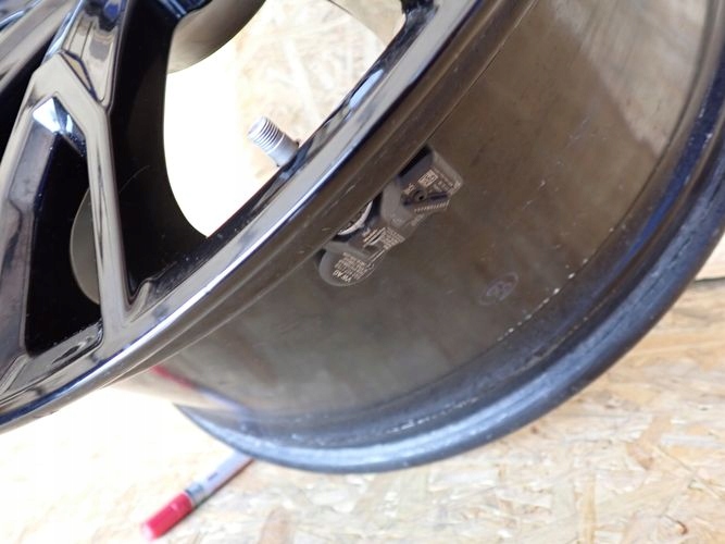 AUDI Q8 SQ8 9,5Jx21 ET31 5×112 HLINIKOVY DISK ELEKTRON 4M0601025BS