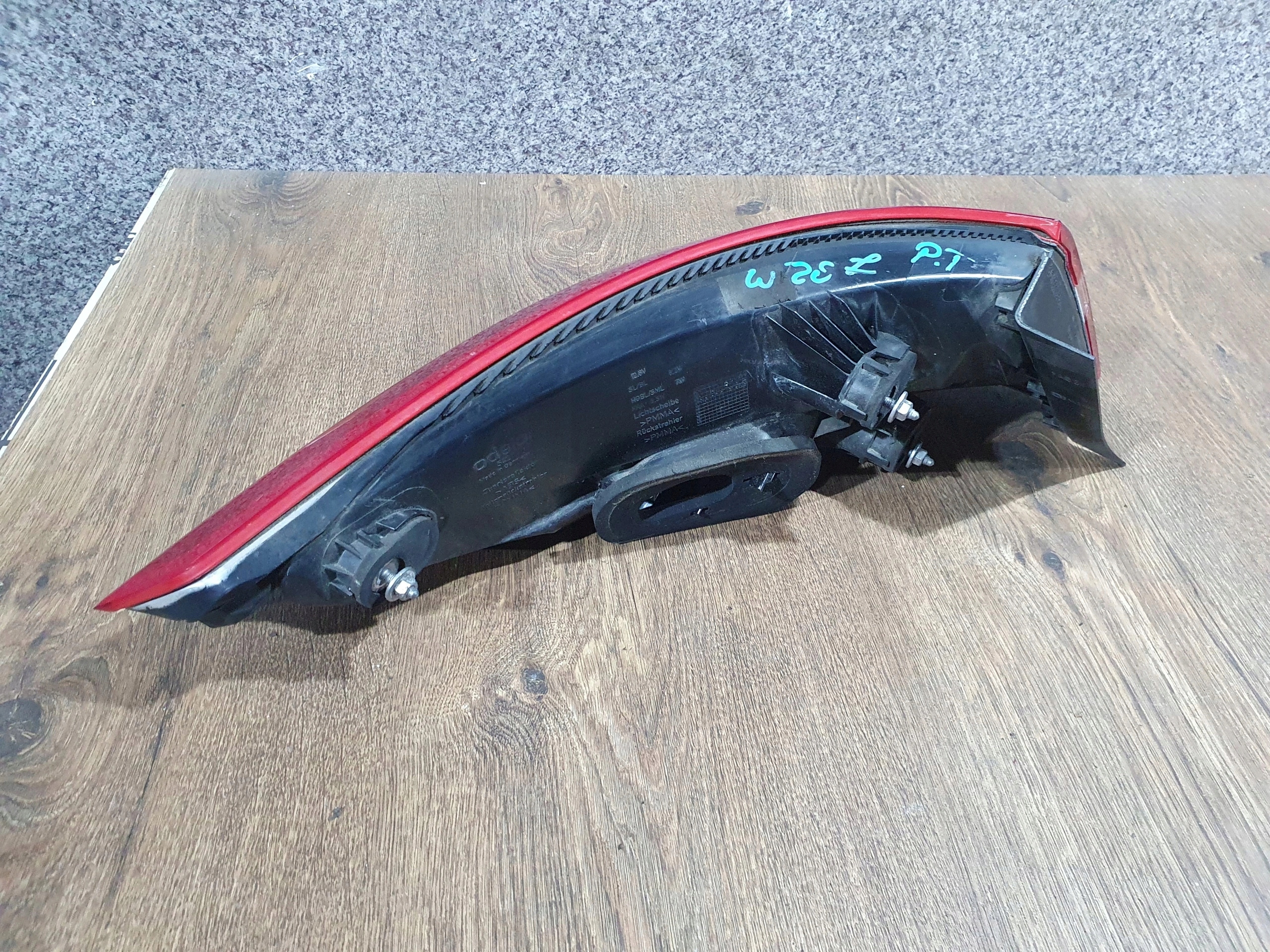 MERCEDES W207 PRAVE ZADNE SVETLO 2079060258