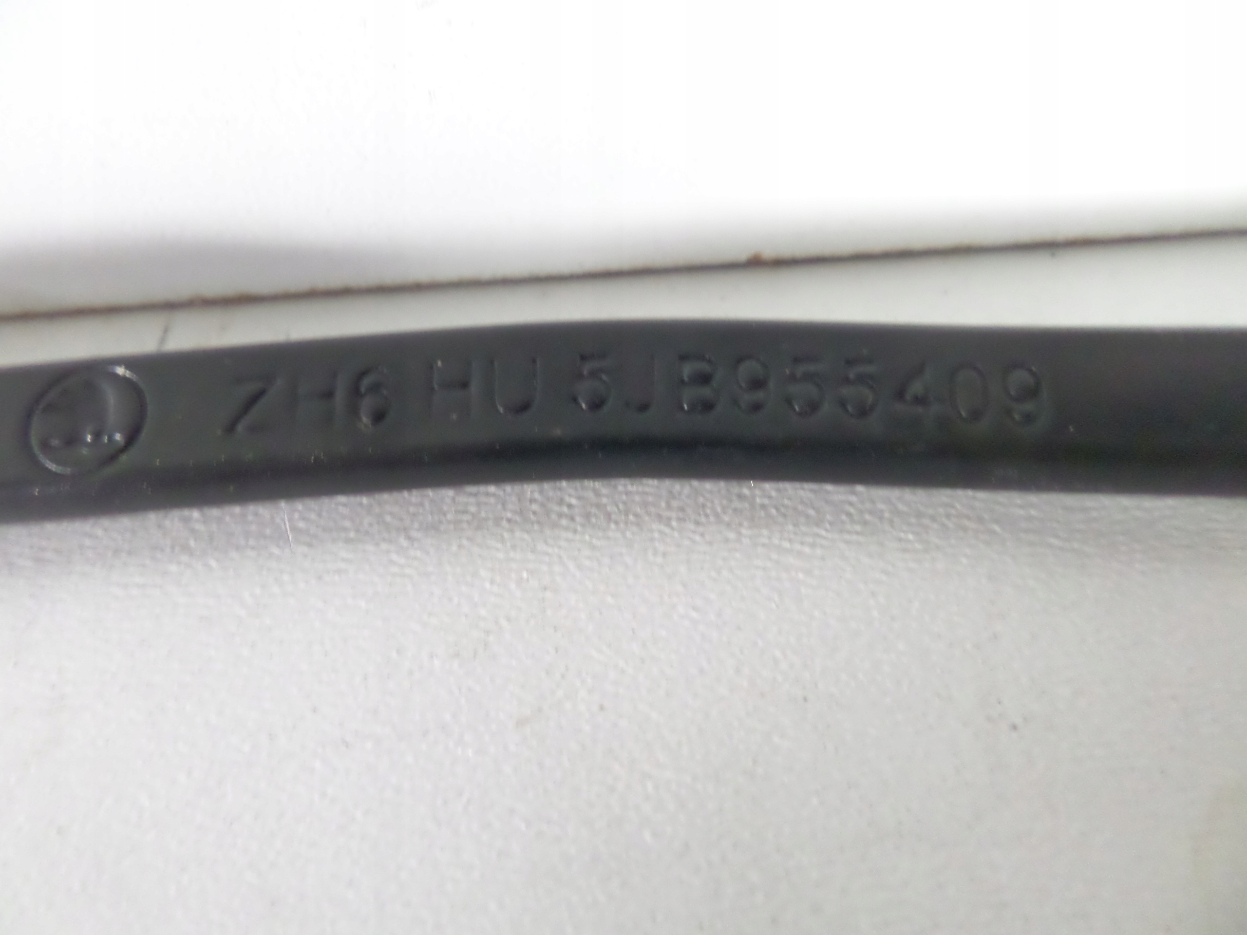 LAVE PREDNE RAMIENKO PREDNEHO STIERACA SKODA RAPID 12-
