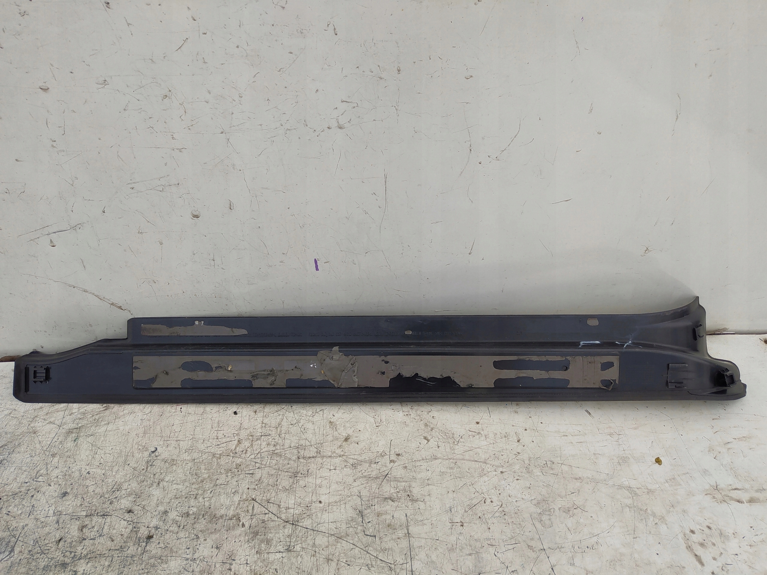 AUDI TT 8N PRAVA PRAHOVA LISTA 8N8853492C