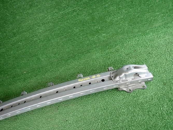 SUBARU FORESTER 08-13 VYSTUHA PREDNEHO NARAZNIKA