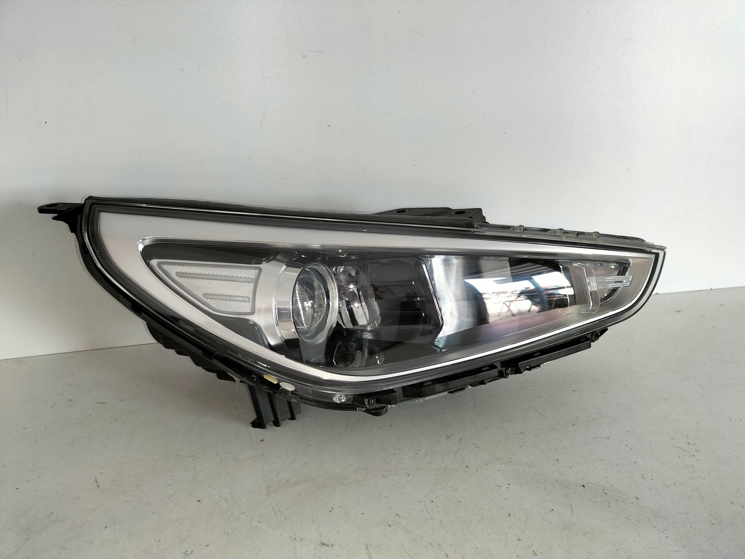 PRAVE PREDNE SVETLO HYUNDAI I30 III 17-