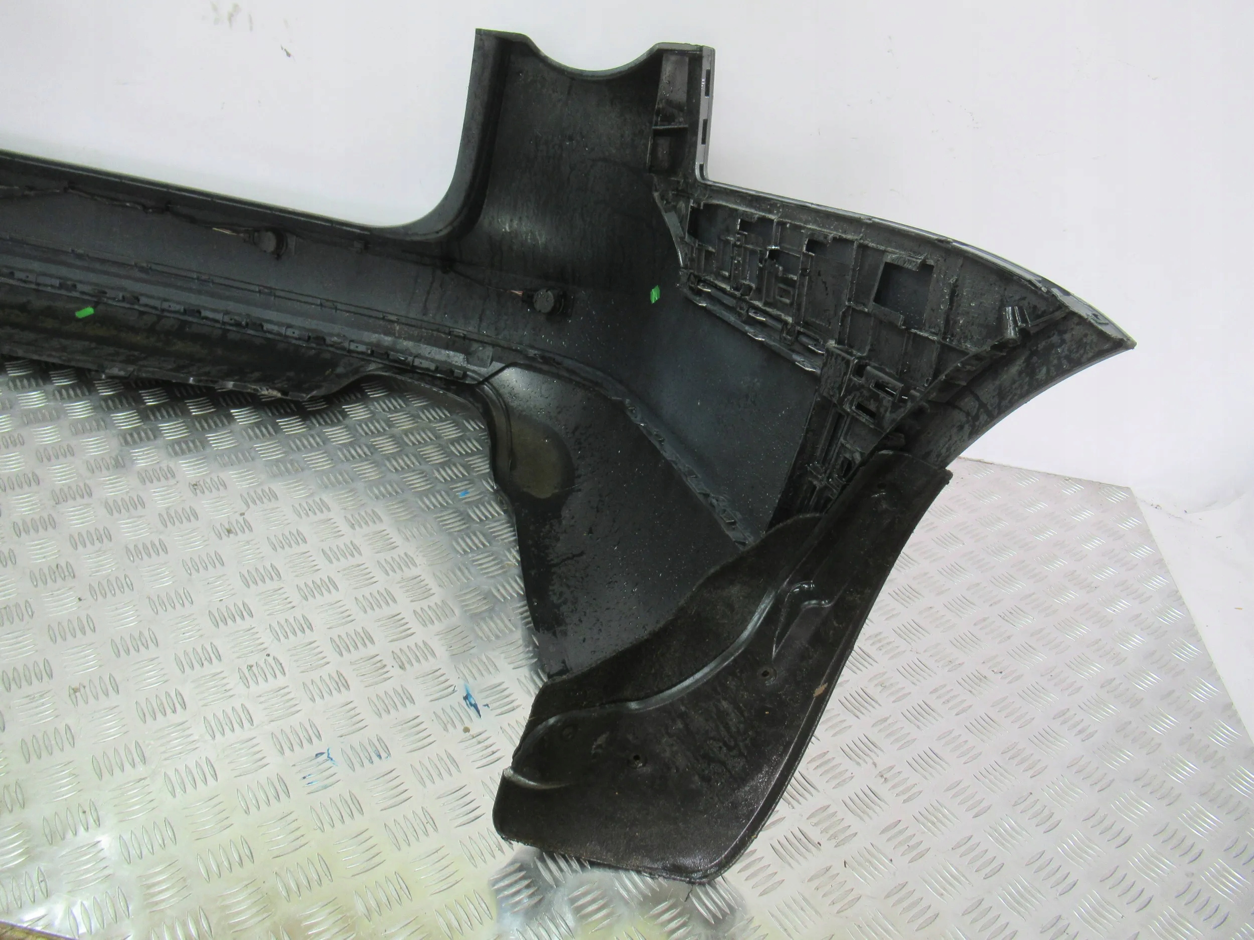 ZADNÝ NÁRAZNÍK VW PASSAT B6 KOMBI PDC