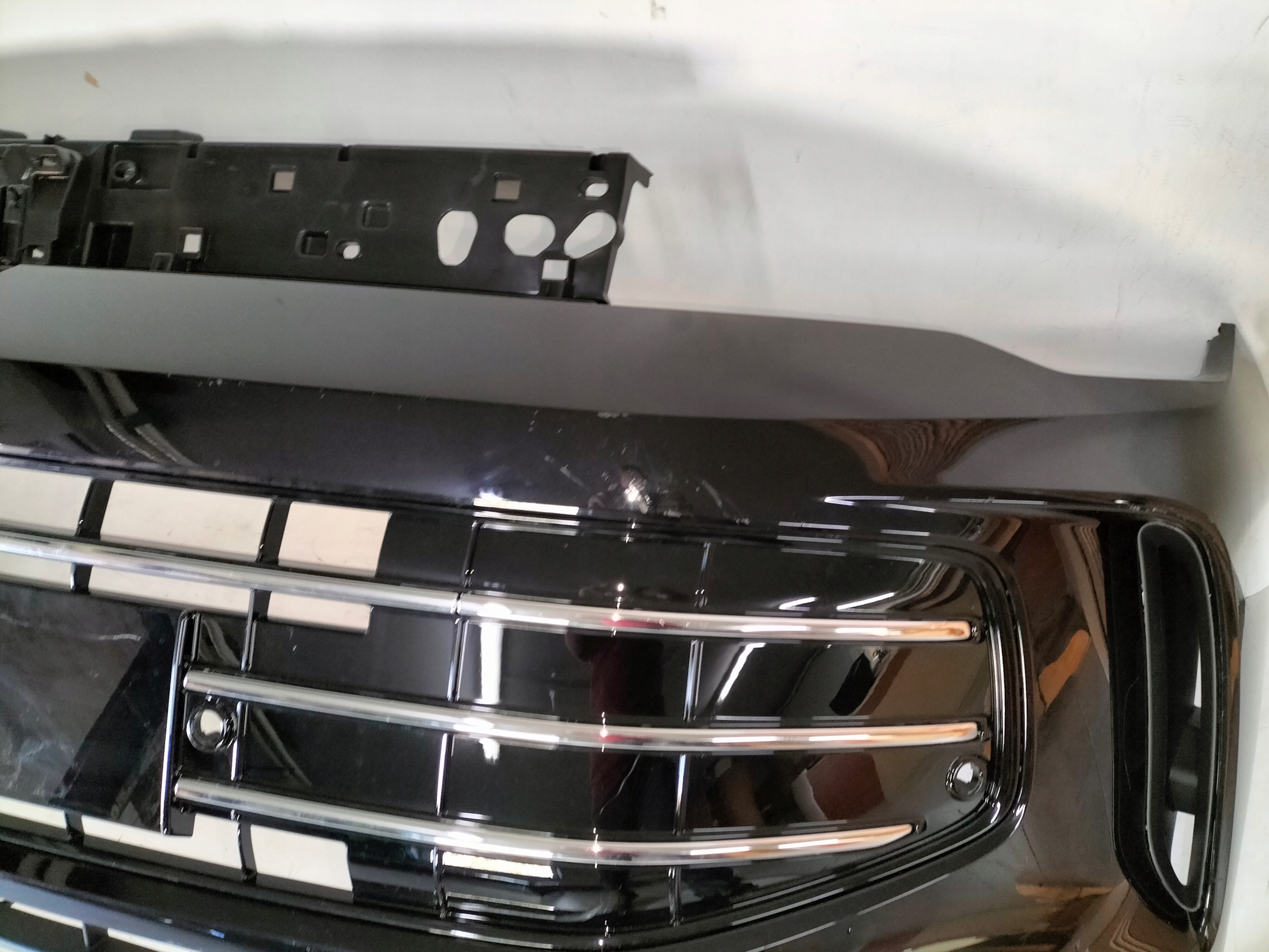PREDNÝ NÁRAZNÍK VW TIGUAN III 571 24-