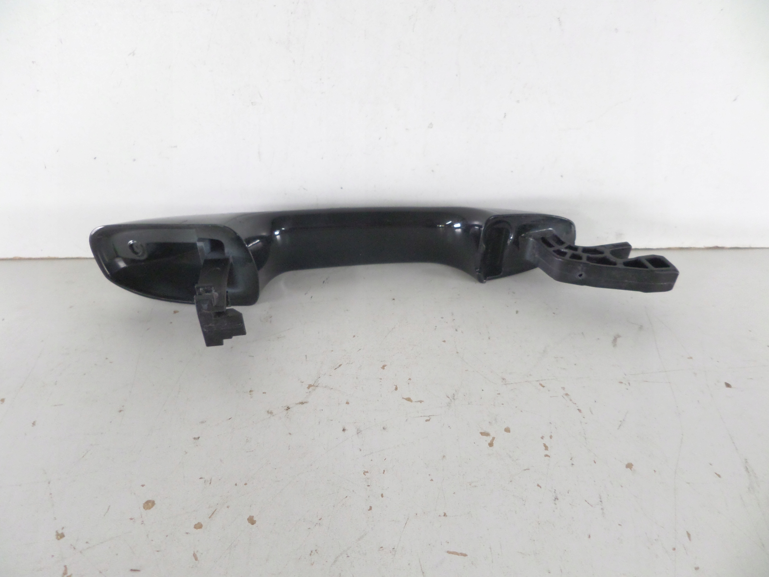 KLUČKA ĽAVÝCH PREDNÝCH DVERÍ MERCEDES C KLASA W205 14-